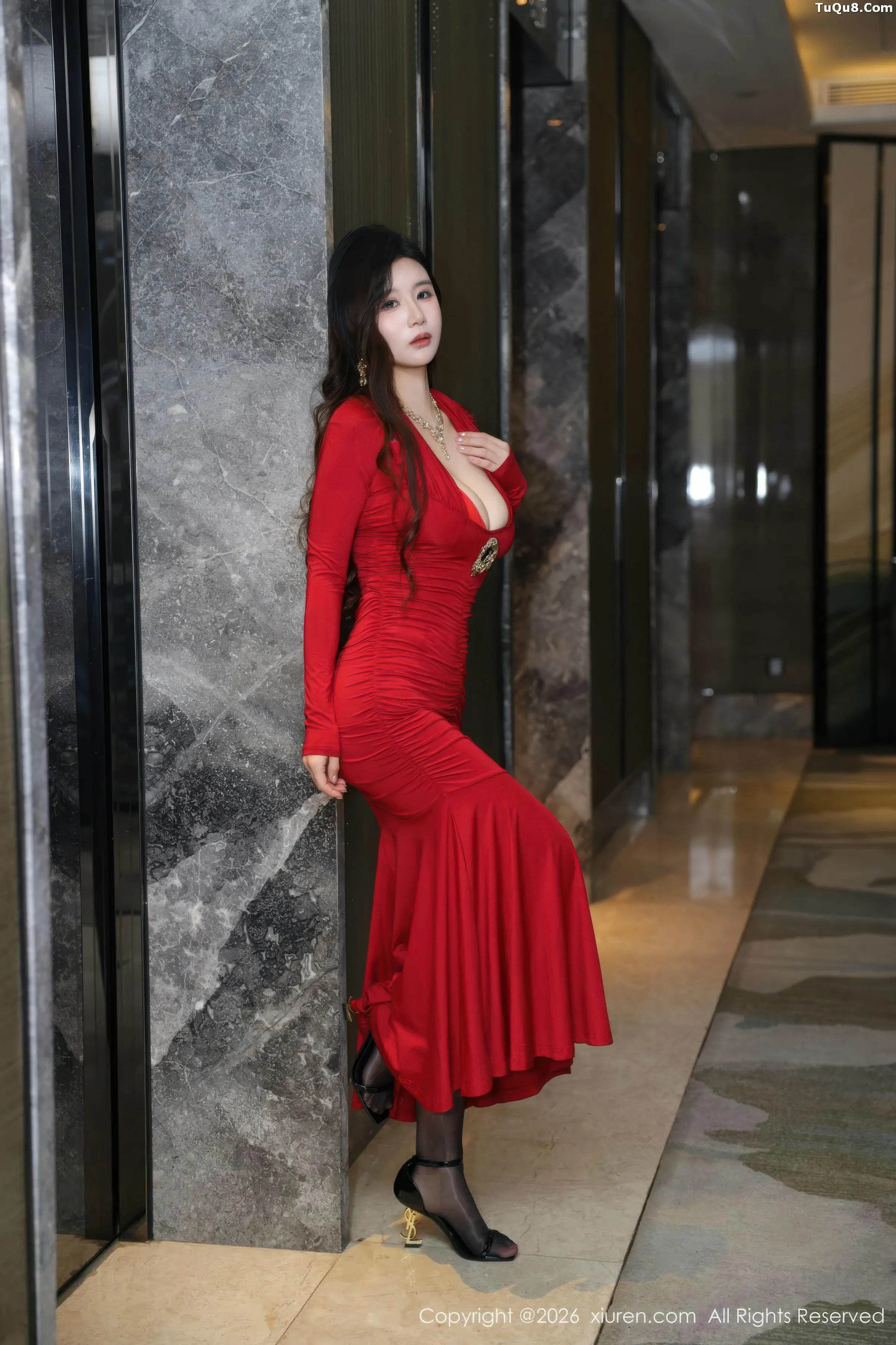 [XiuRen]高清写真图 2026.01.23 No.11271 小肉肉咪 开档黑丝