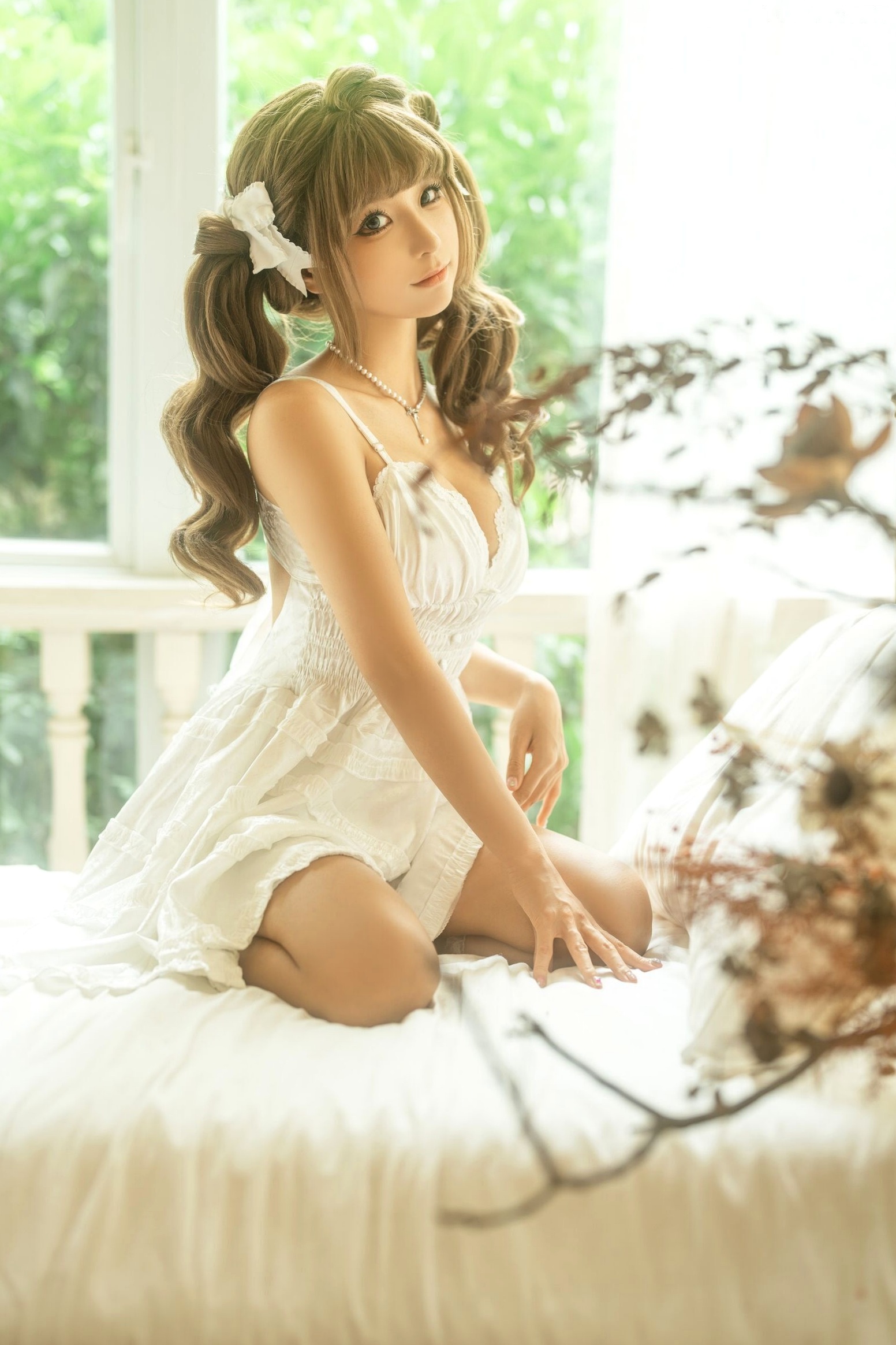 蠢沫沫-花床 纯白私房吊带裙清纯治愈写真
