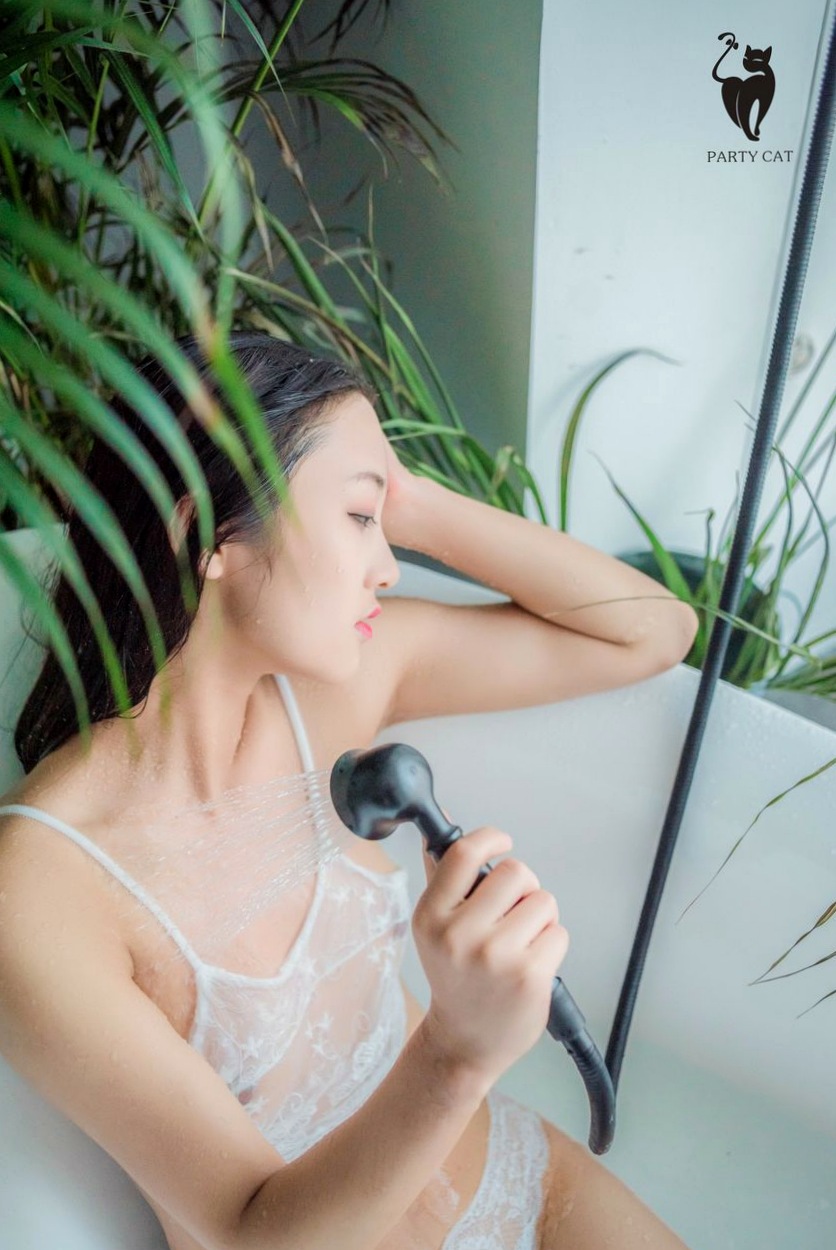 [PARTYCAT]轰趴猫特刊玉女浴室私房写真，清新清纯蕾丝诱惑大尺度套图[37P]