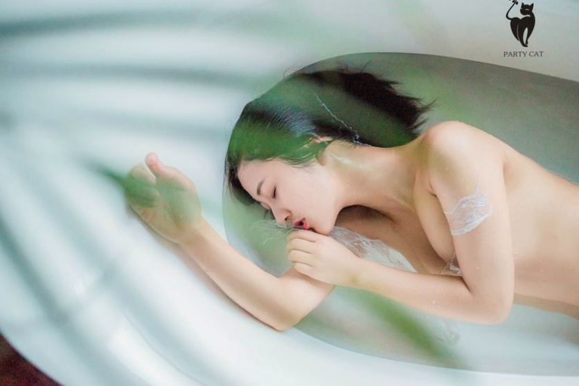 [PARTYCAT]轰趴猫特刊玉女浴室私房写真，清新清纯蕾丝诱惑大尺度套图[37P]