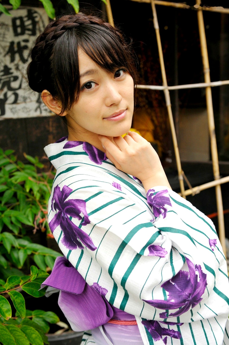 西野翔PB写真集《欲情の湯》：古朴和服漫步与温泉湿身诱惑，演绎日系清纯与性感的极致碰撞