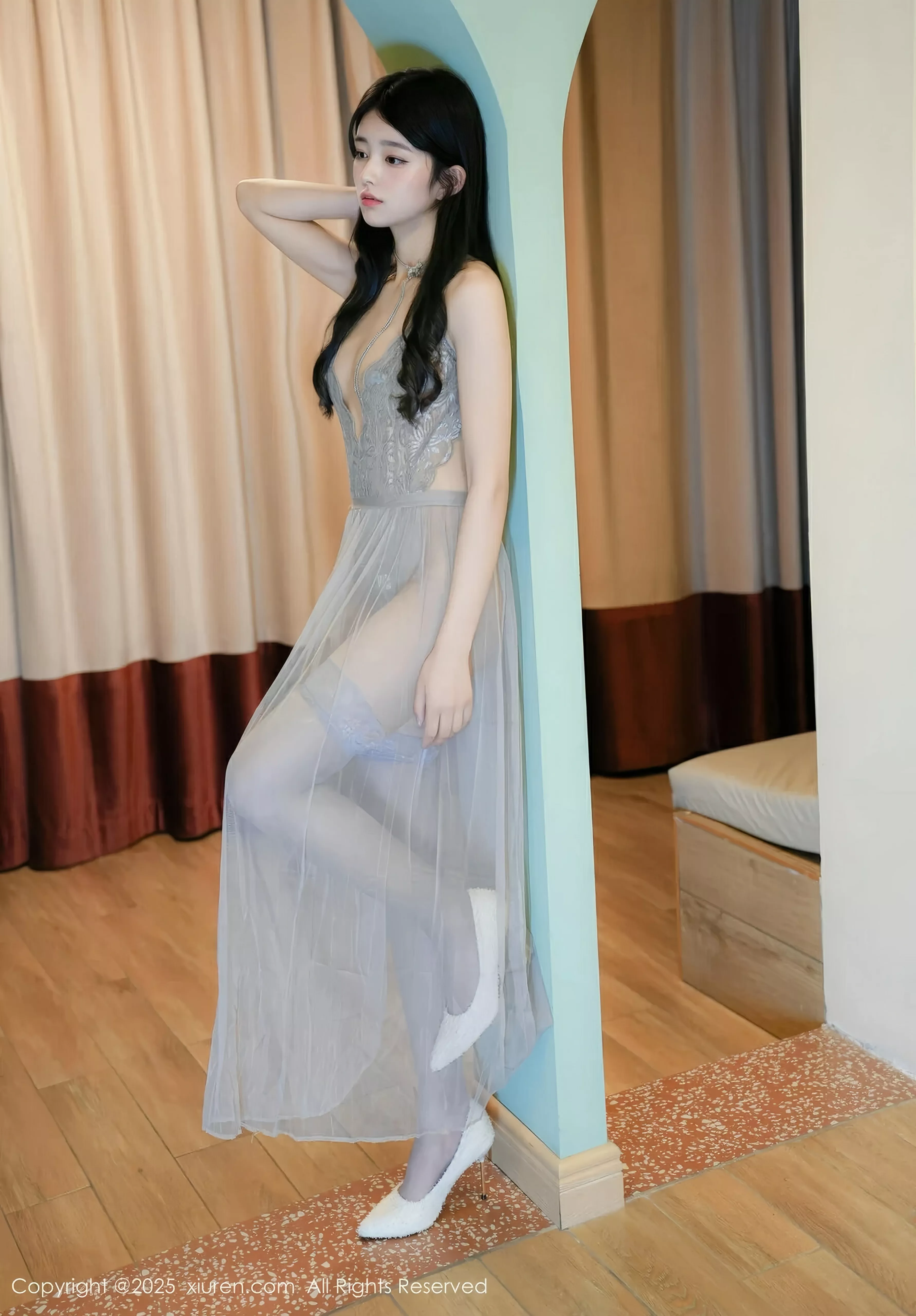 [XiuRen]高清写真图 2025.05.28 No.10334 美少女@ 性感长裙