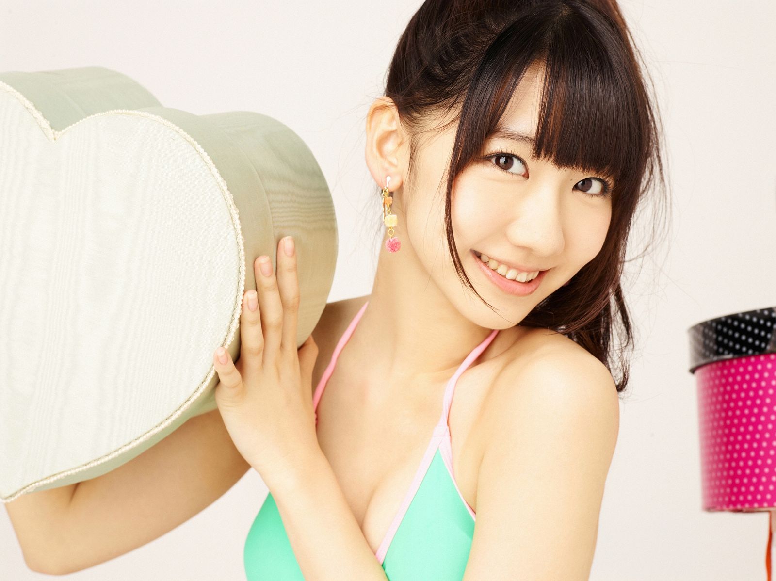 柏木由纪(Kashiwagi Yuki)《プレゼント》[YS Web]高清写真图Vol.508