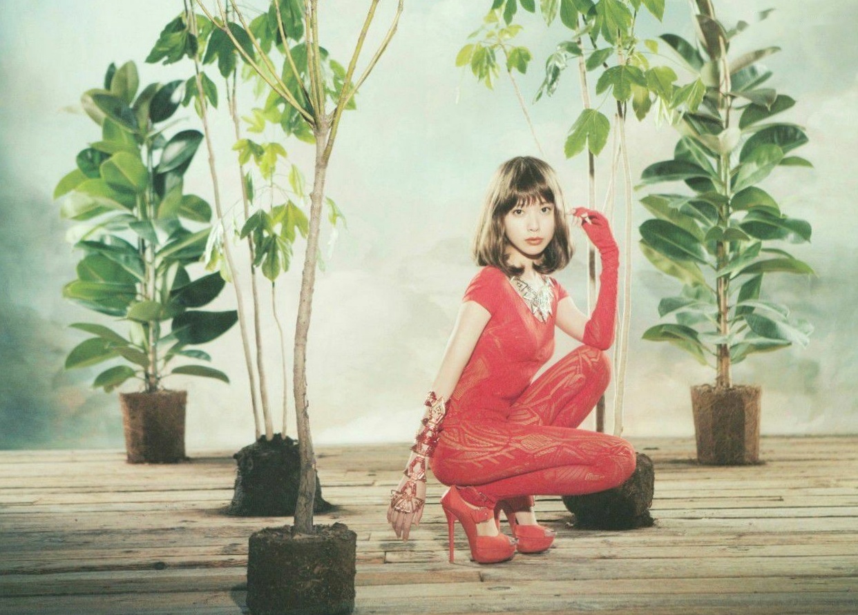 PB写真集_户田惠梨香《IQUEEN》写真集，唯美艺术、超现实森林系梦幻风格女神大片[41P]