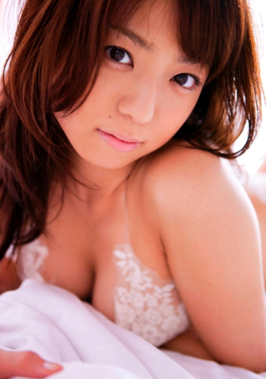 PB写真集_中村静香《HUG ハグ》户外花园透视诱惑私房美图集[85P]