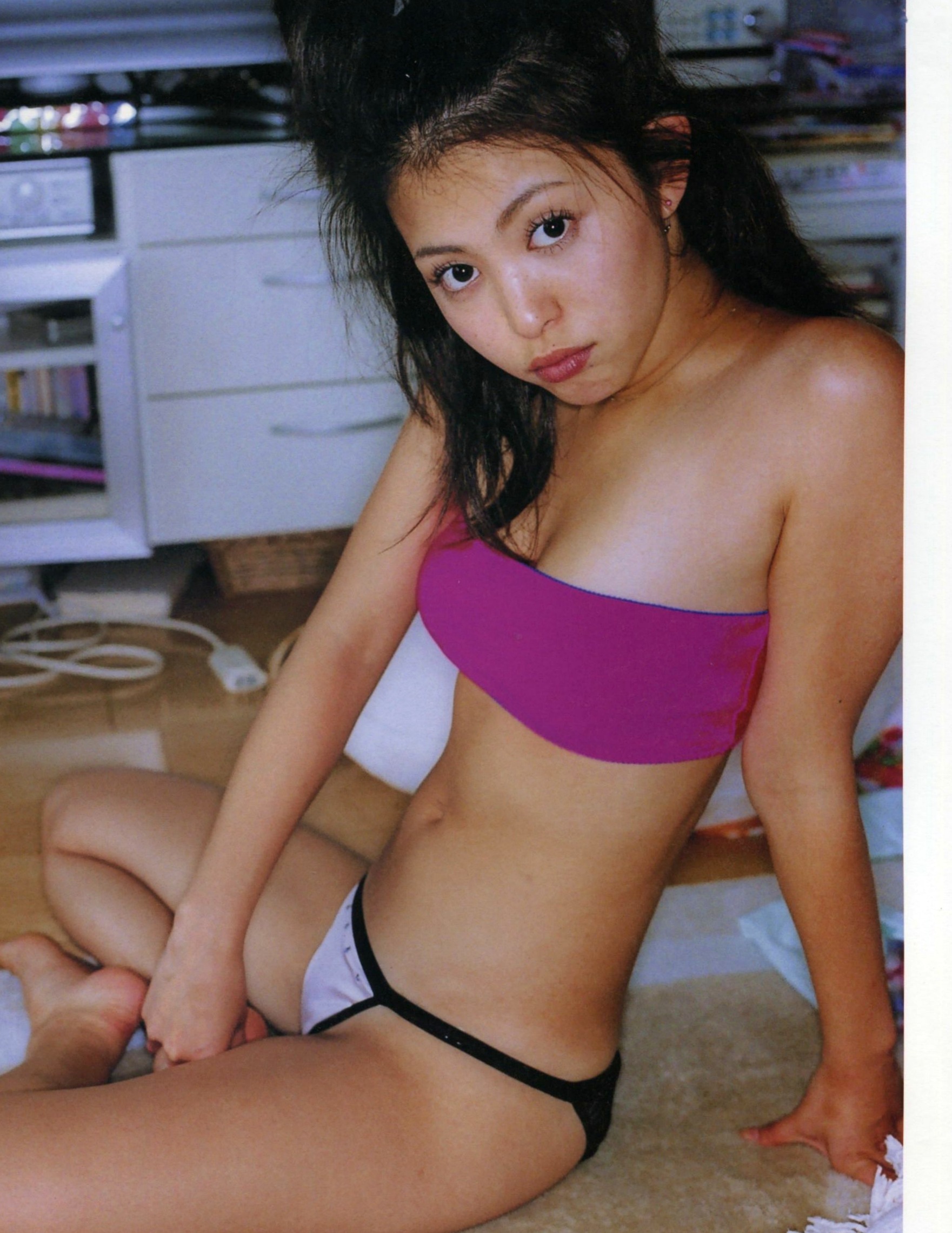岩佐真悠子写真集《イキズカイ》生活随拍与内衣诱惑，展现清纯与性感并存的绝美身姿，全套高清套图
