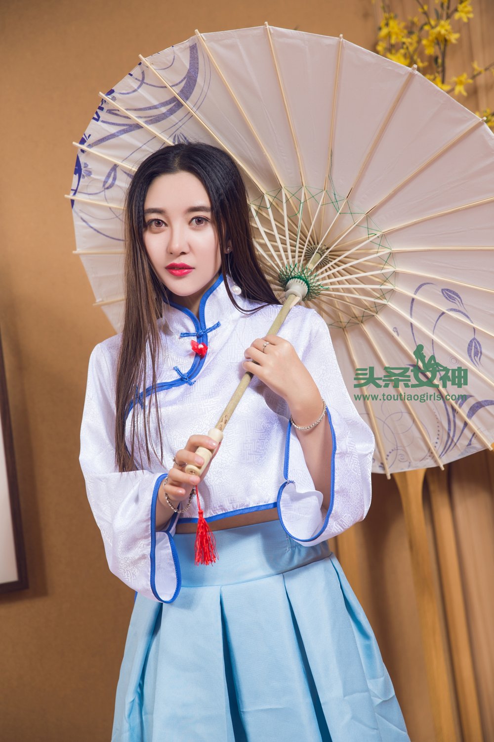 李梓熙- [TouTiao头条女神]高清写真图 2017-04-01 洛天依蓝