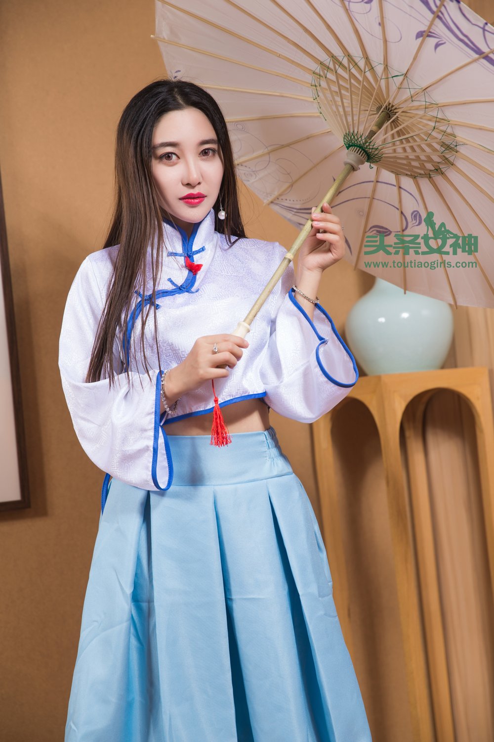 李梓熙- [TouTiao头条女神]高清写真图 2017-04-01 洛天依蓝