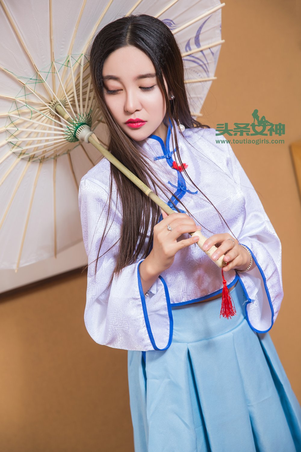 李梓熙- [TouTiao头条女神]高清写真图 2017-04-01 洛天依蓝