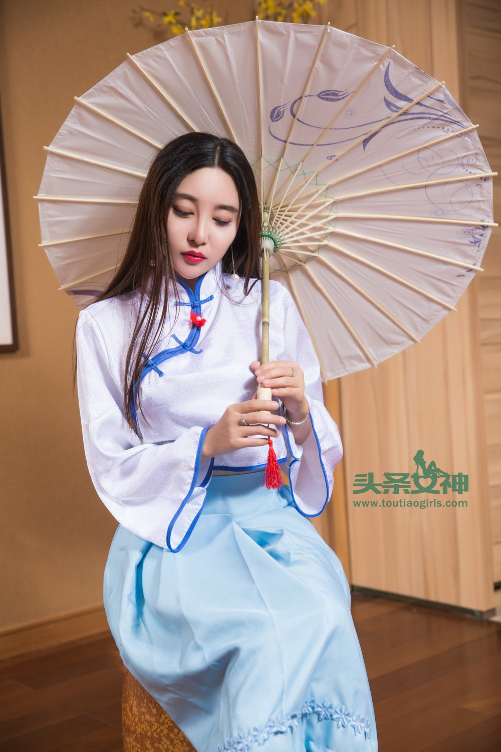 李梓熙- [TouTiao头条女神]高清写真图 2017-04-01 洛天依蓝