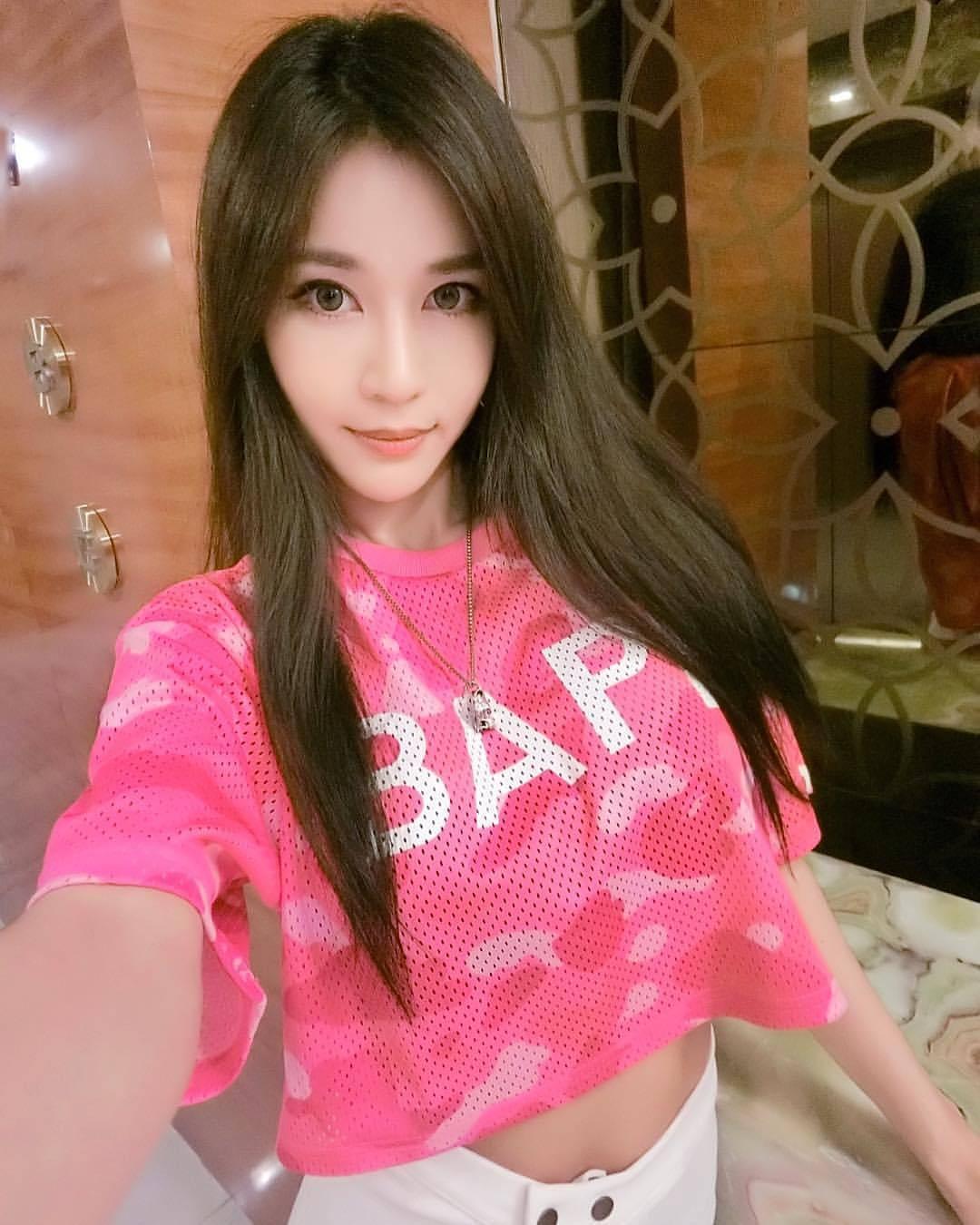 南韩DJ车模朴时贤 性感火辣私房照