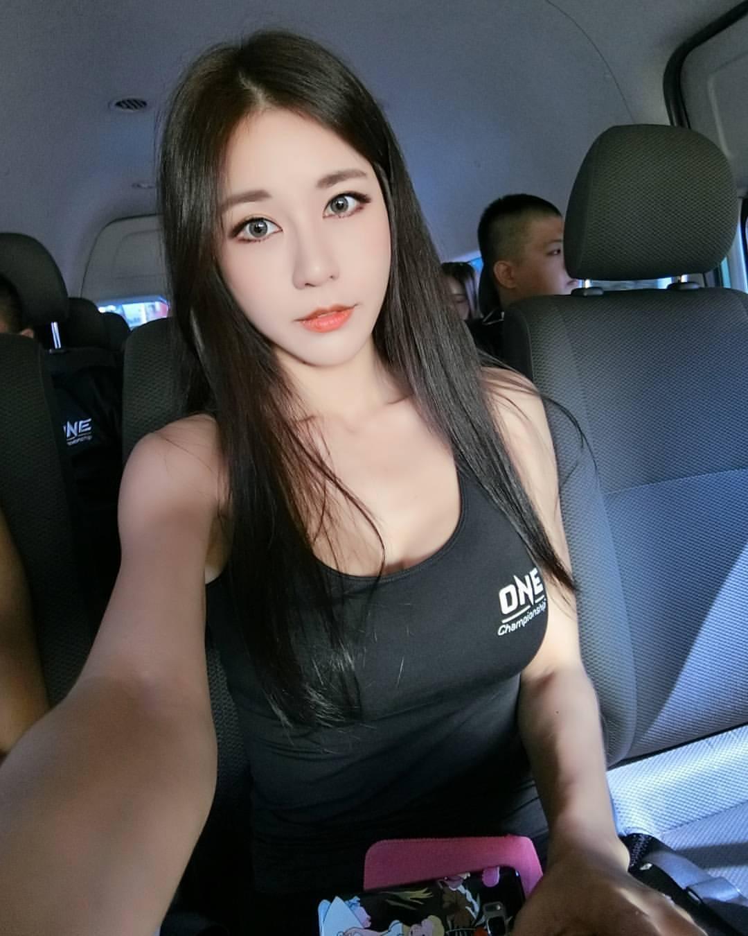 南韩DJ车模朴时贤 性感火辣私房照