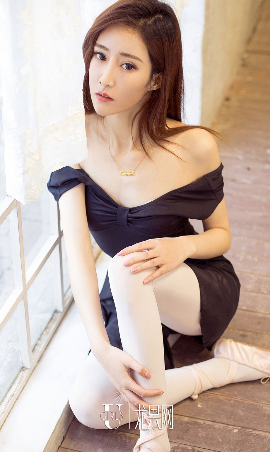 樊安妮- [尤果圈爱尤物]高清写真图 VOL.682 四月天