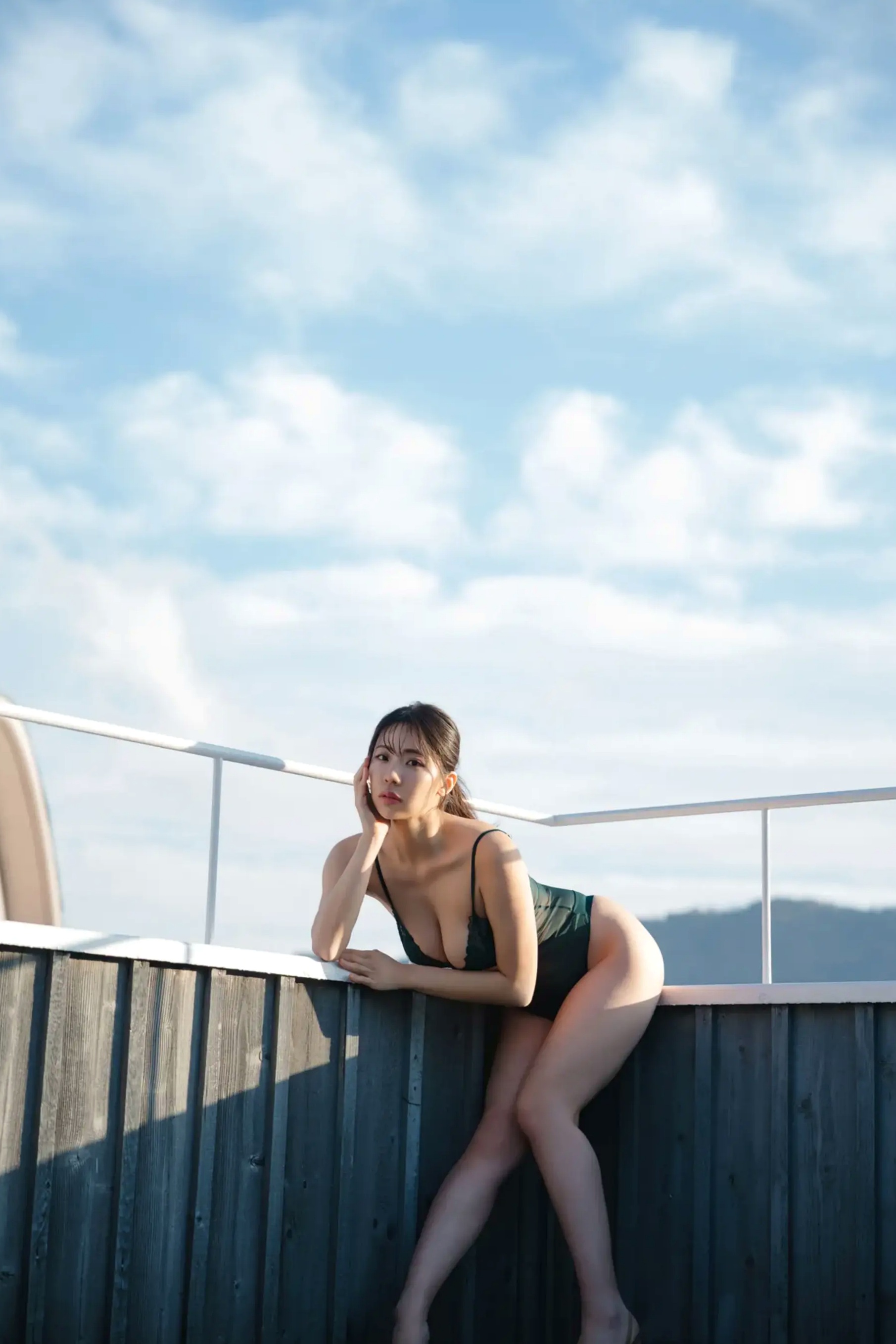 《鈴木ふみ奈 - ふわとろハニー vol.2》湿身诱惑与家居性感内衣写真集 [58P]