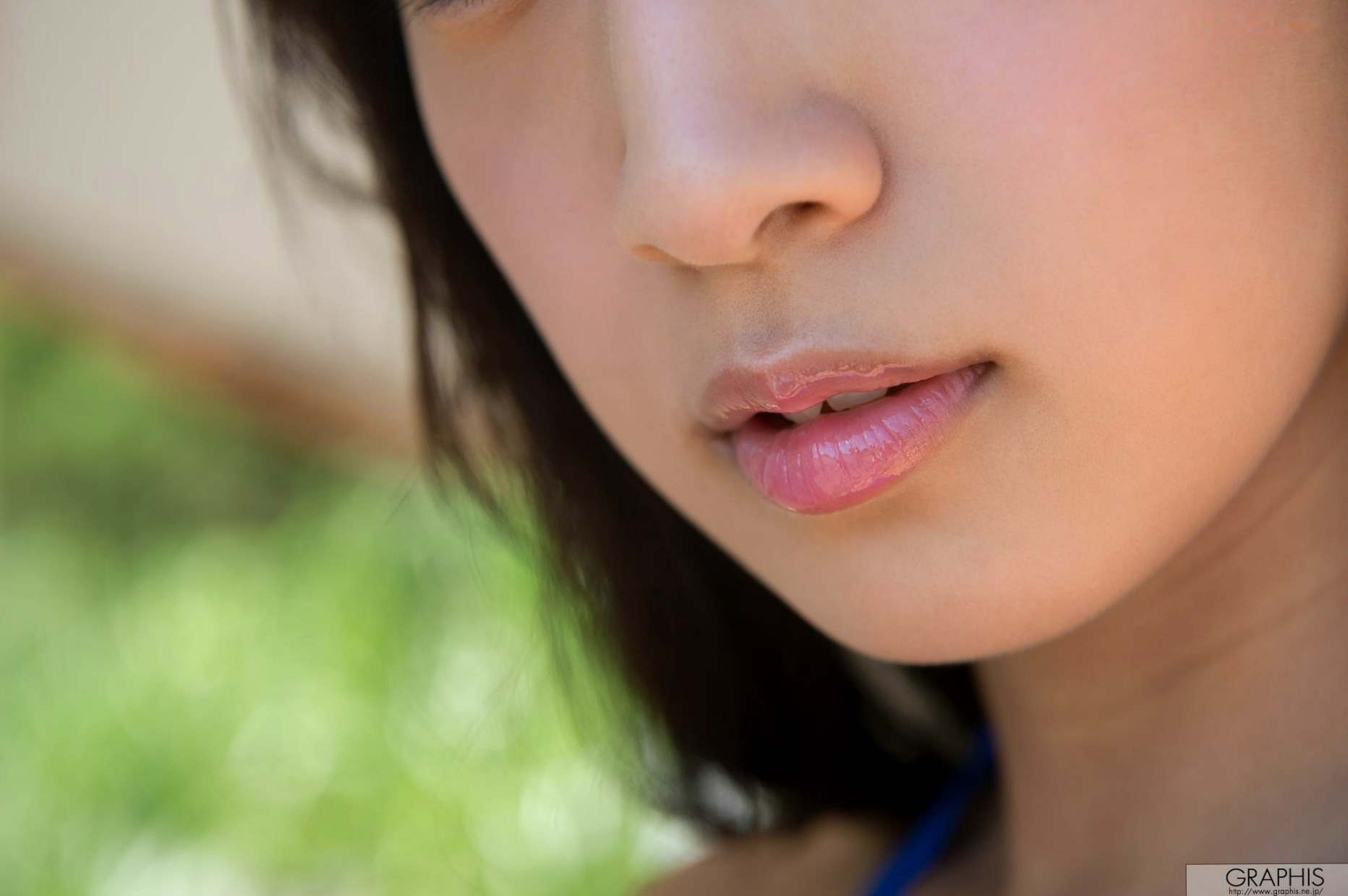 Graphis 辻本杏《Oriental Lily》高清写真集：蕾丝内衣、丁字裤美臀诱惑，展现日系私房性感尤物风采