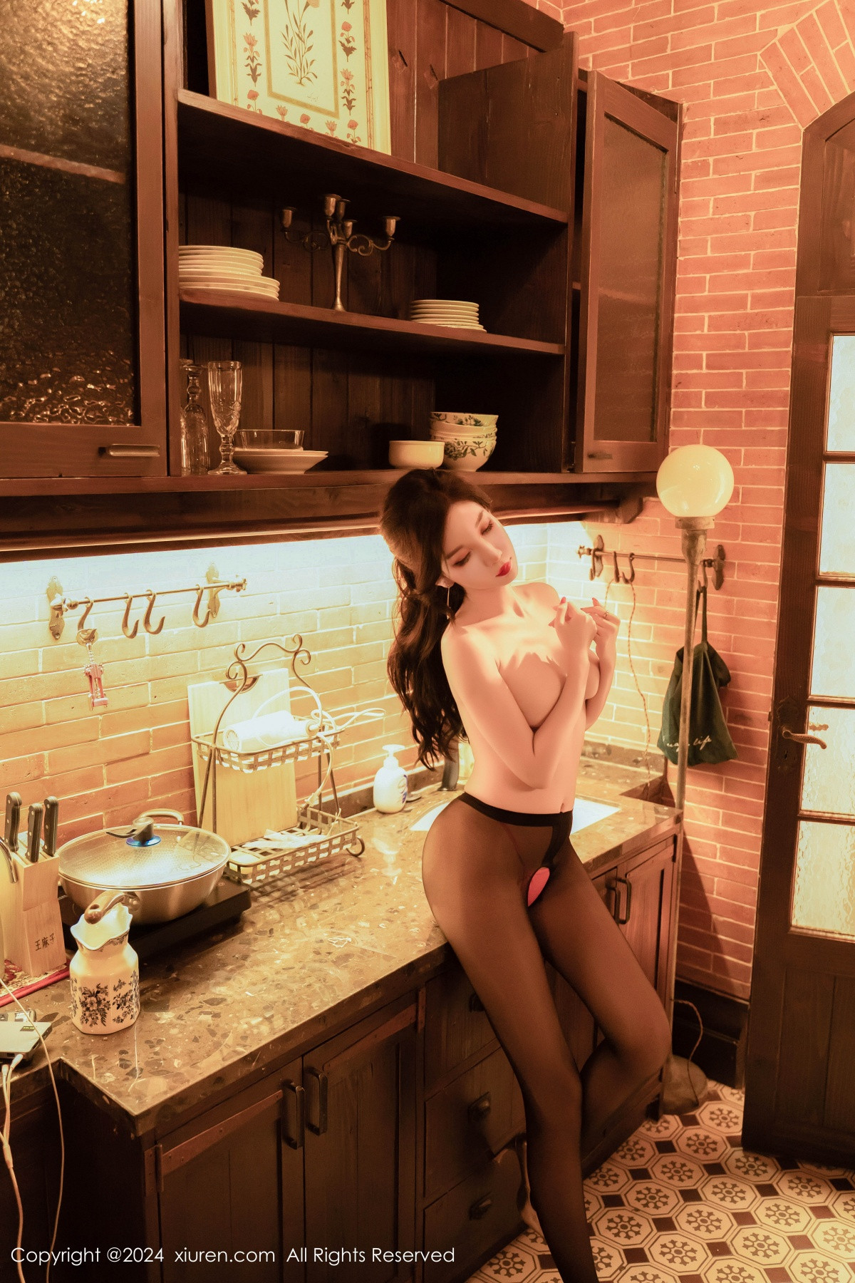 [XiuRen]高清写真图 2024.08.13 No.9005 陈怡曼 黑丝美腿