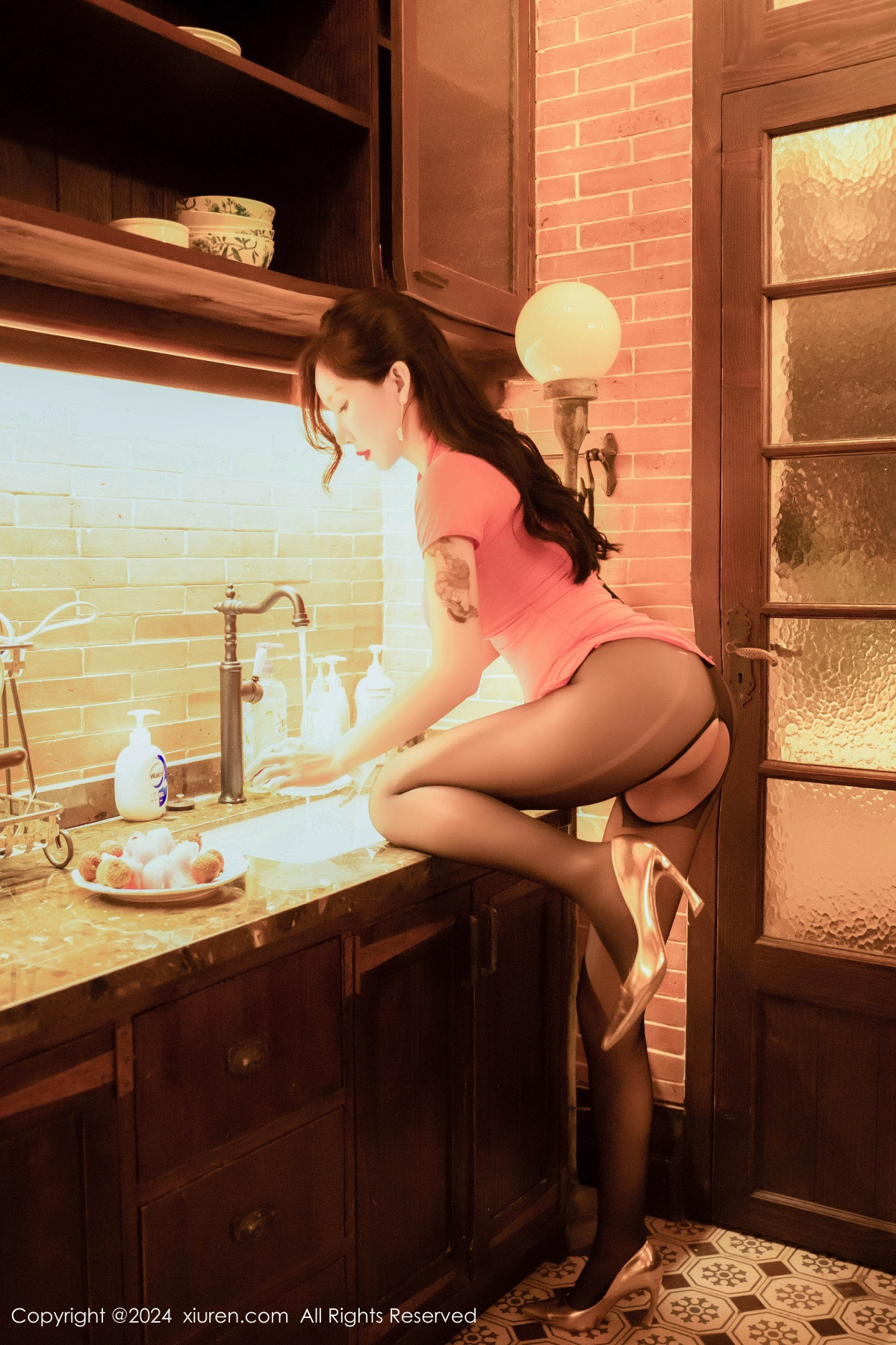 [XiuRen]高清写真图 2024.08.13 No.9005 陈怡曼 黑丝美腿