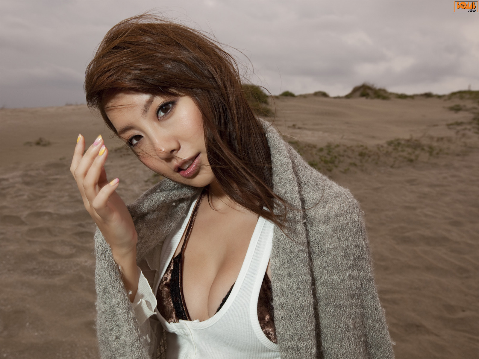 山本梓-[bomb.tv]高清写真图2009年10月份