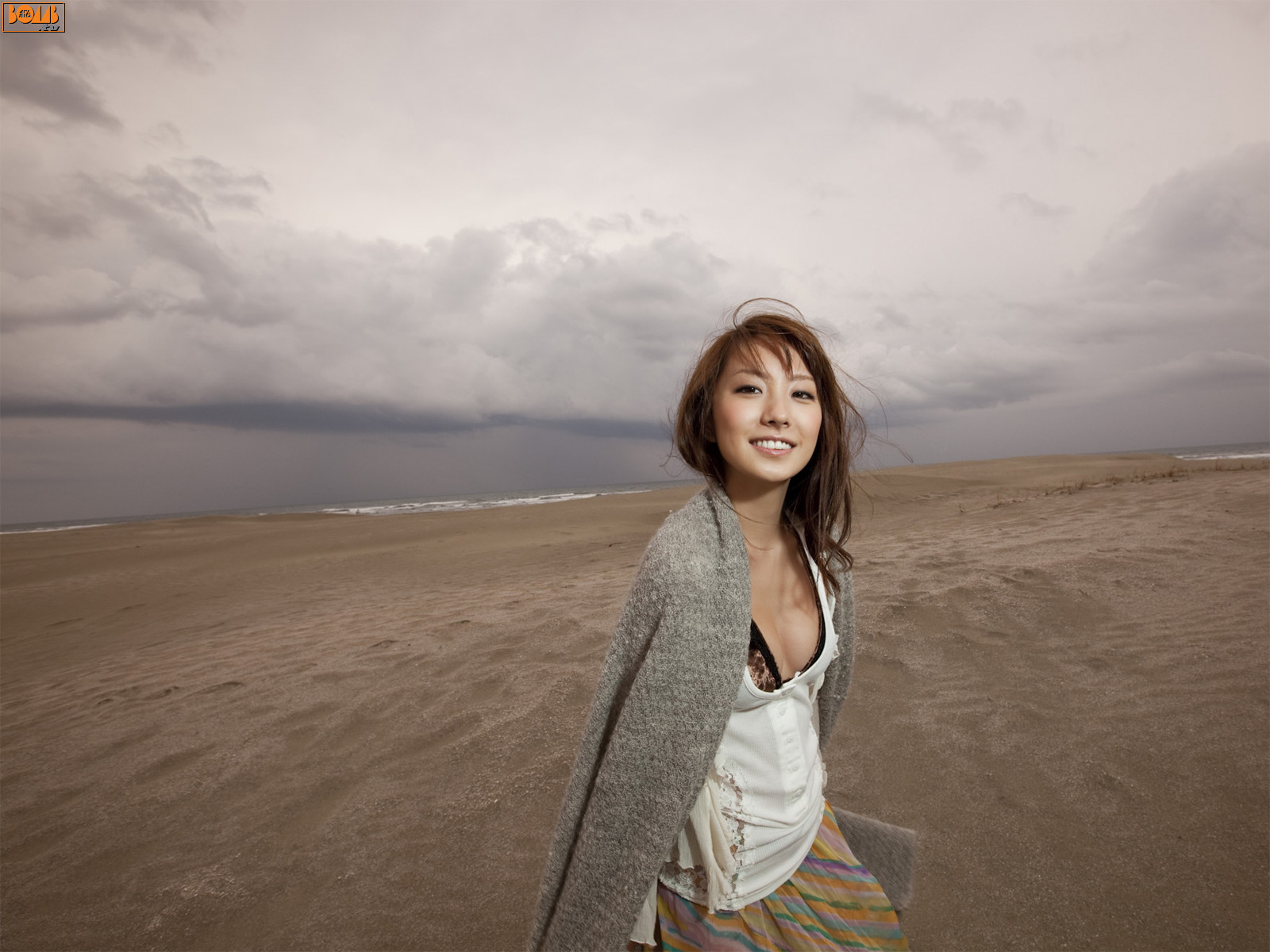 山本梓-[bomb.tv]高清写真图2009年10月份