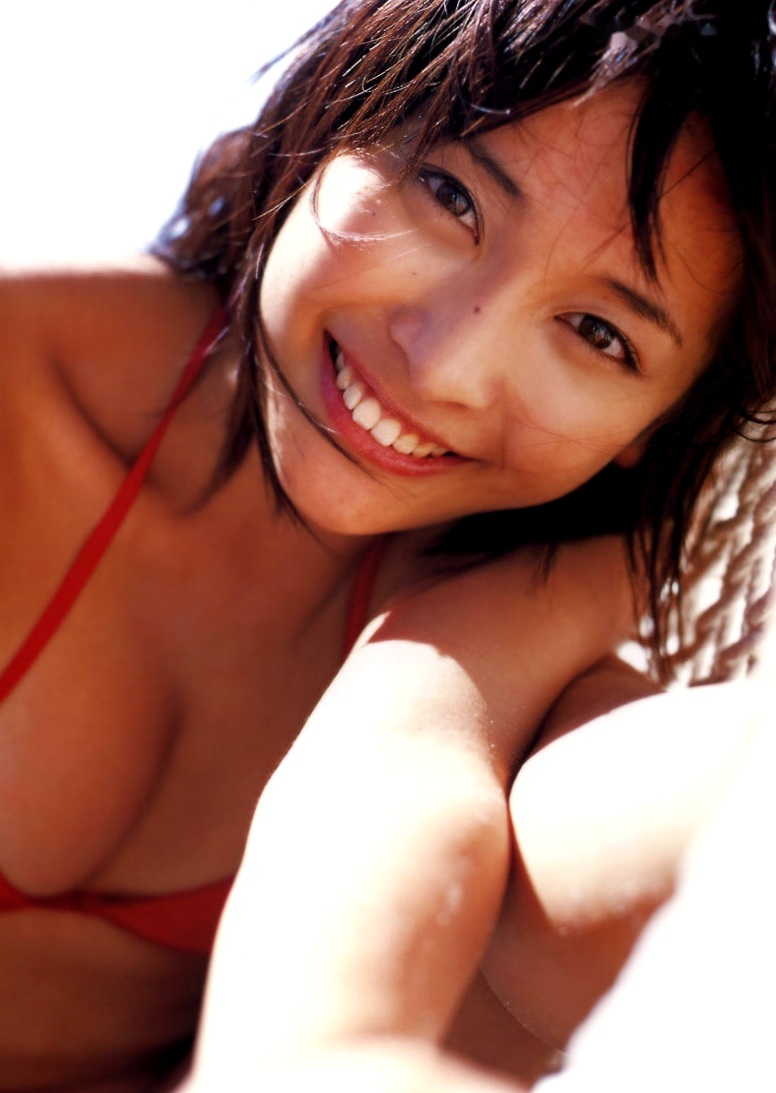 PB写真集_山崎真实《マイマミ》日本海滩比基尼性感美腿诱惑写真高清图集[72P]