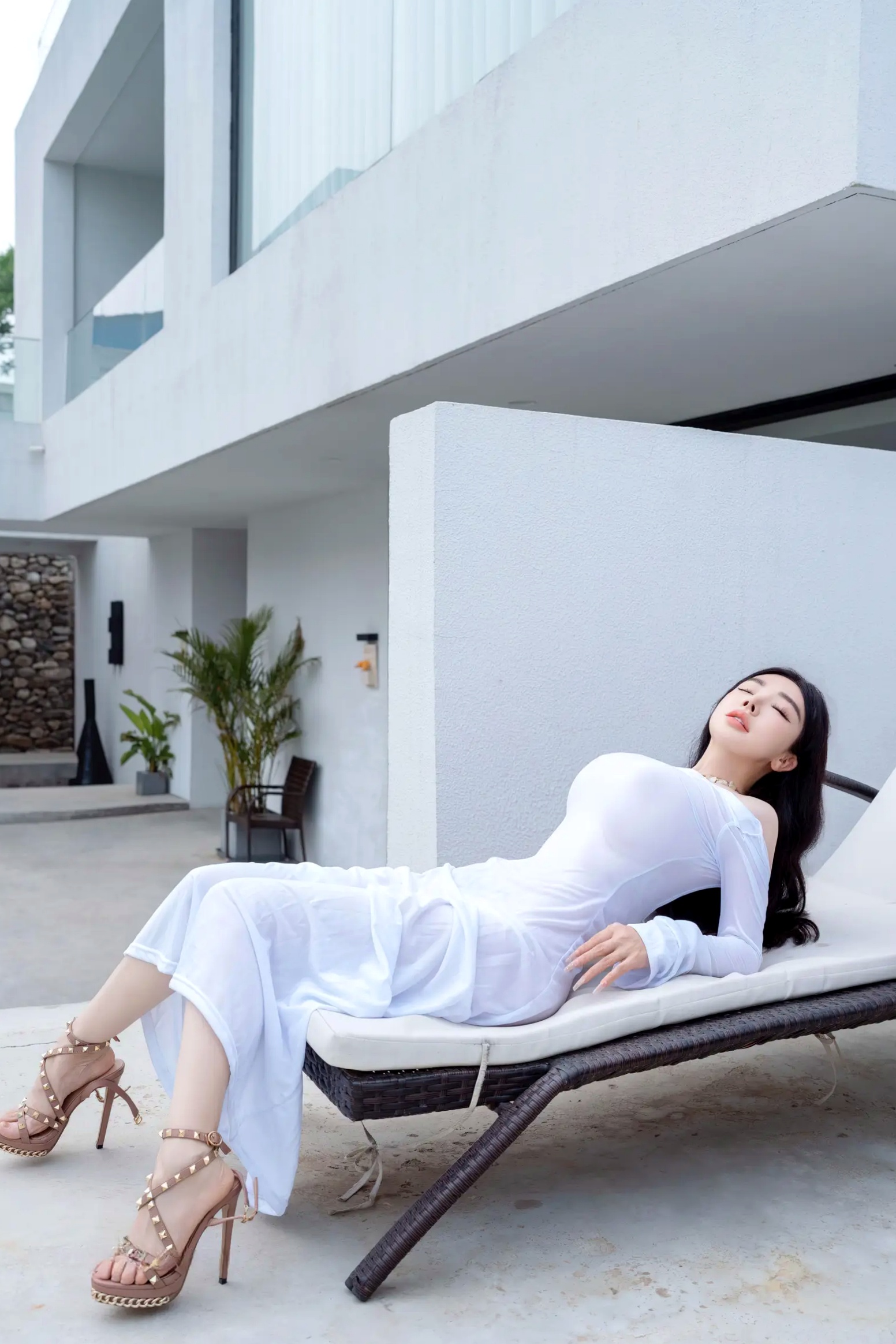 潘娇娇 庭院中的春色[90P] - 户外白色长裙诱惑 私房极品性感写真