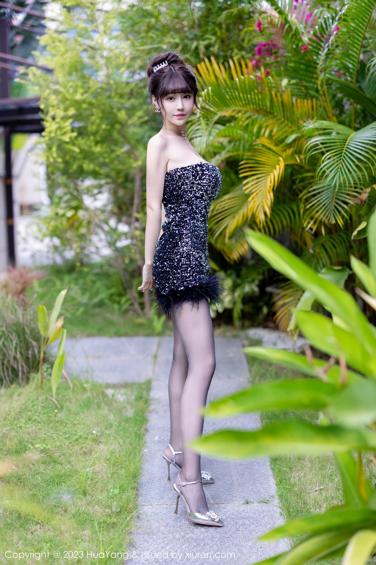 [HuaYang]高清写真图 2023.03.09 VOL.528 朱可儿Flora 黑丝美腿