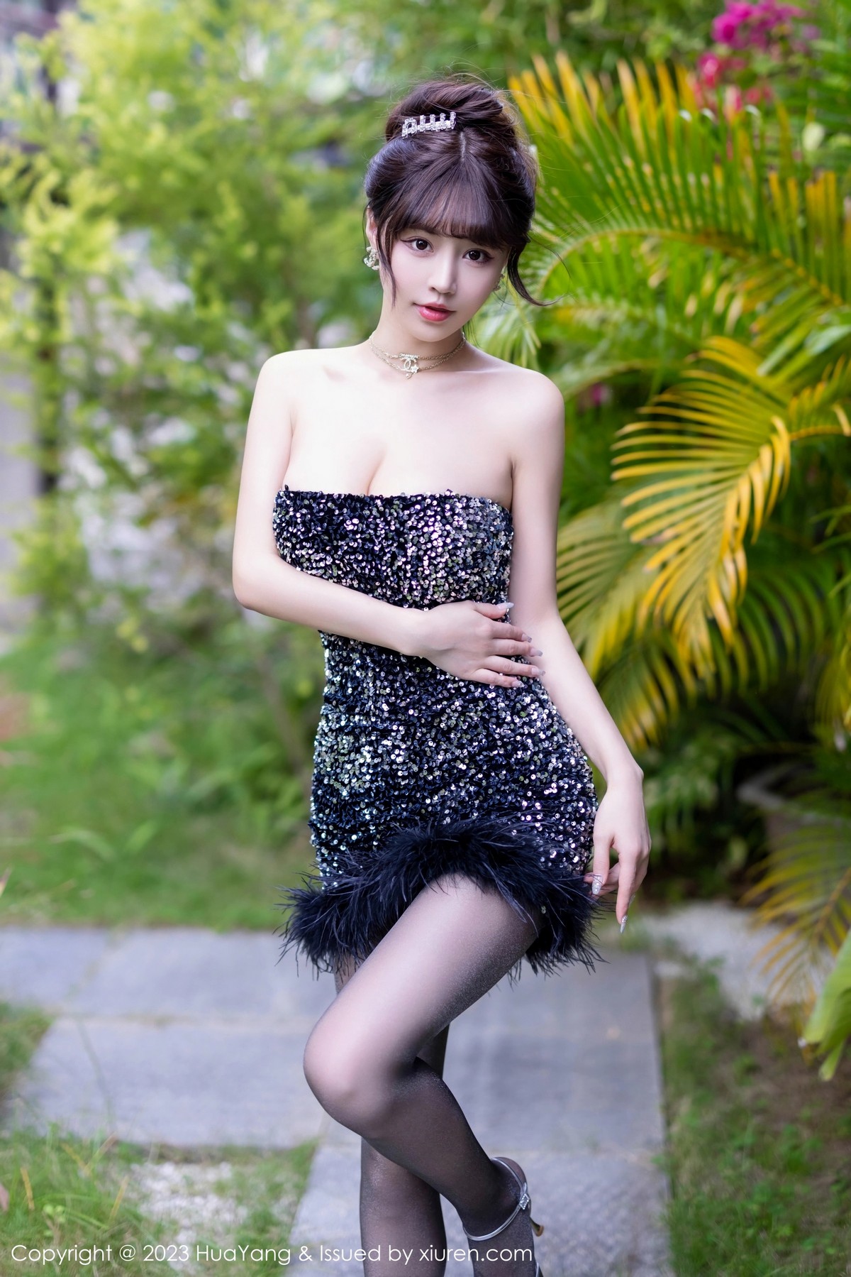 [HuaYang]高清写真图 2023.03.09 VOL.528 朱可儿Flora 黑丝美腿