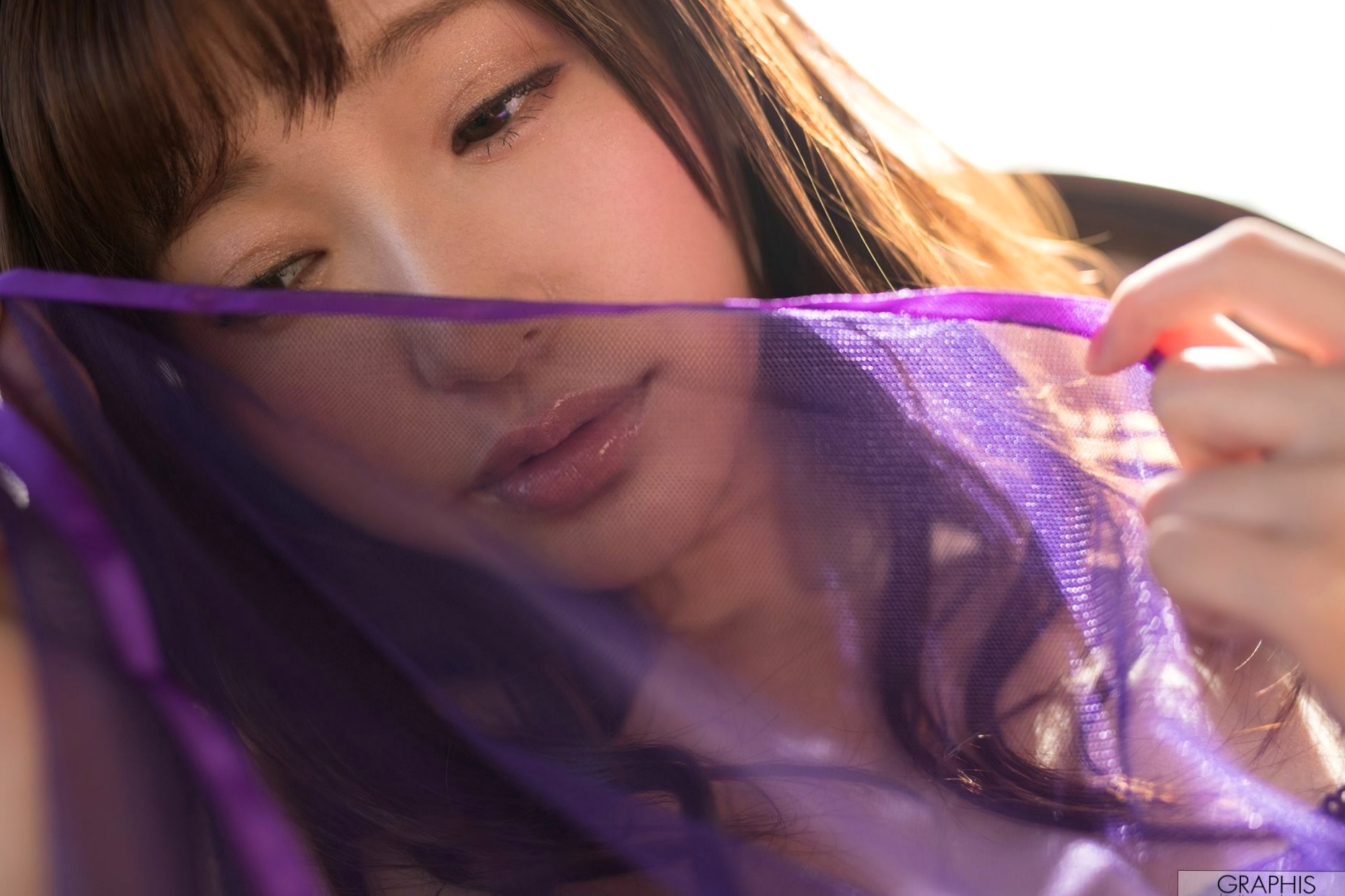 Graphis_天使萌『Fairy Angel』精致清纯写真，温柔卧室、户外街拍与唯美浴室湿身大片[52P]