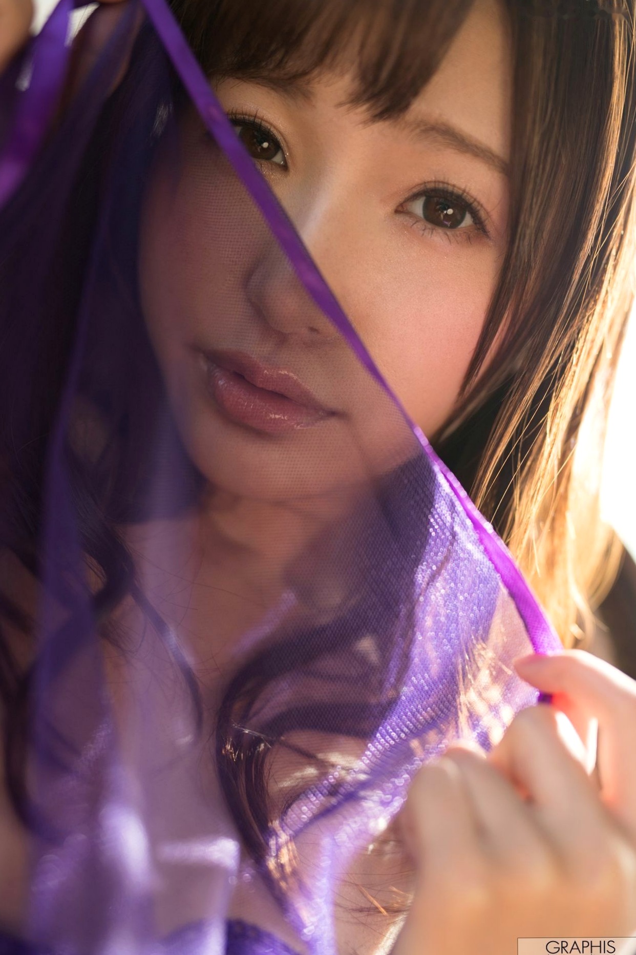 Graphis_天使萌『Fairy Angel』精致清纯写真，温柔卧室、户外街拍与唯美浴室湿身大片[52P]