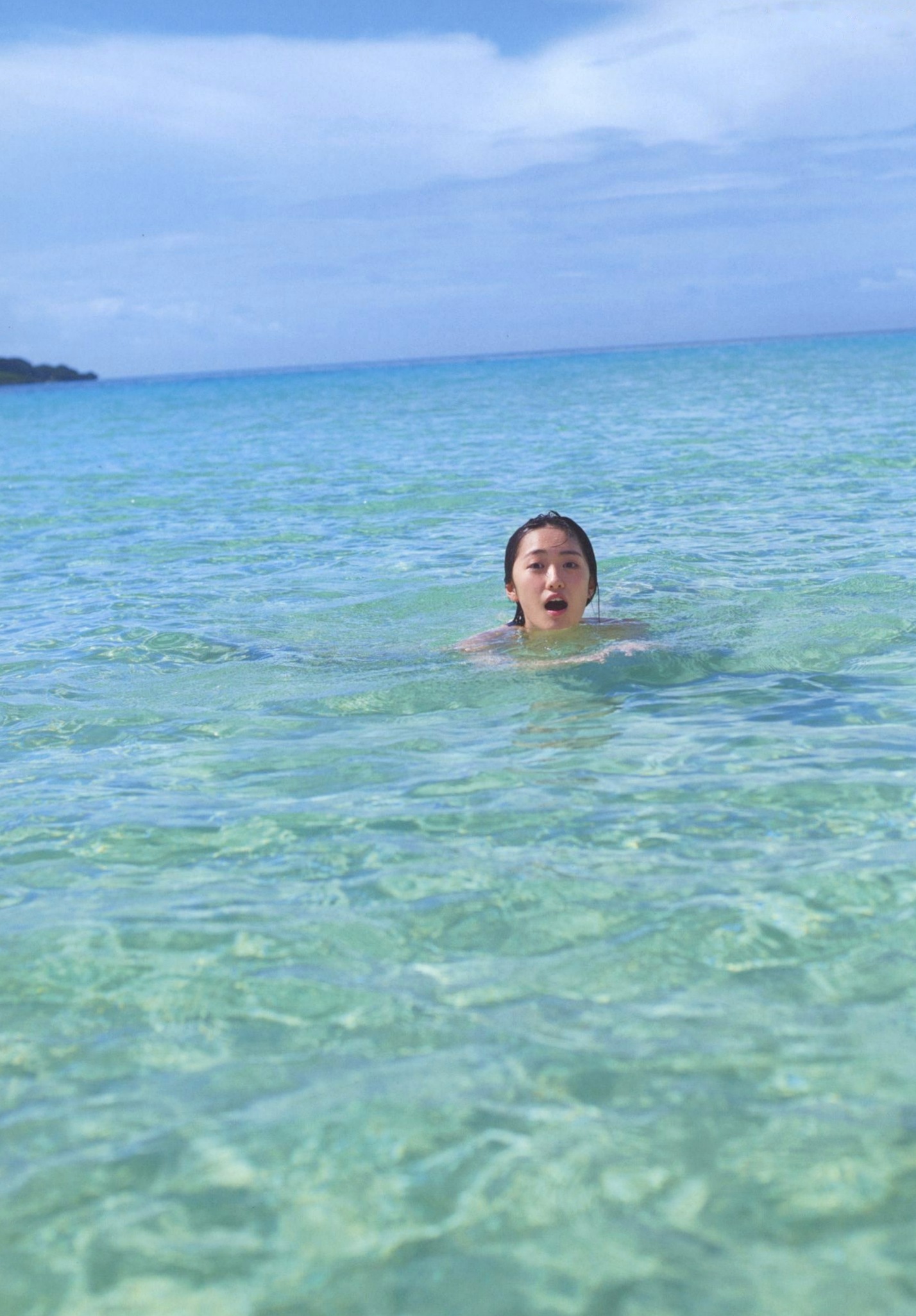 PB写真集_工藤遥《ハルカゼ》：海滩泳池比基尼与冰雪冬日私房照 [101P]