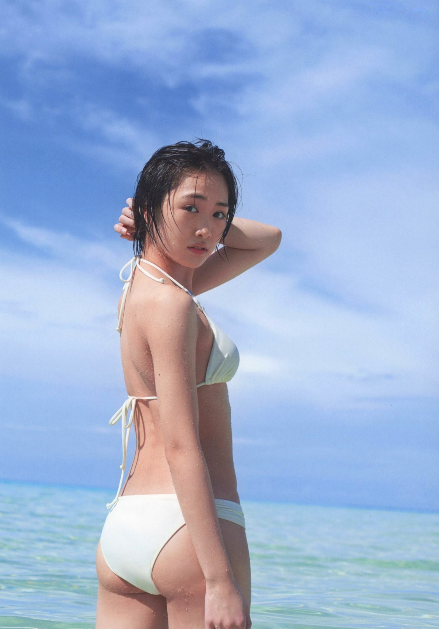 PB写真集_工藤遥《ハルカゼ》：海滩泳池比基尼与冰雪冬日私房照 [101P]