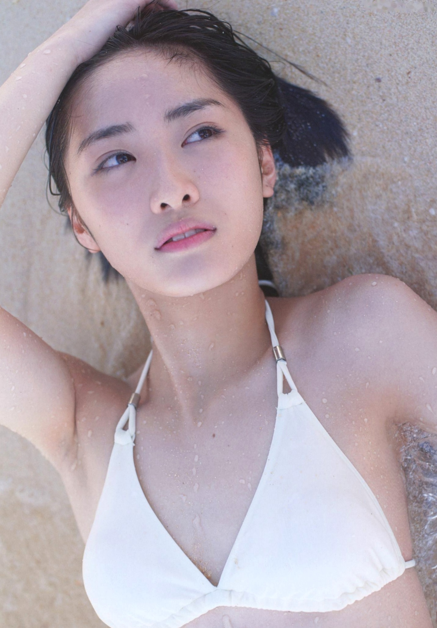 PB写真集_工藤遥《ハルカゼ》：海滩泳池比基尼与冰雪冬日私房照 [101P]