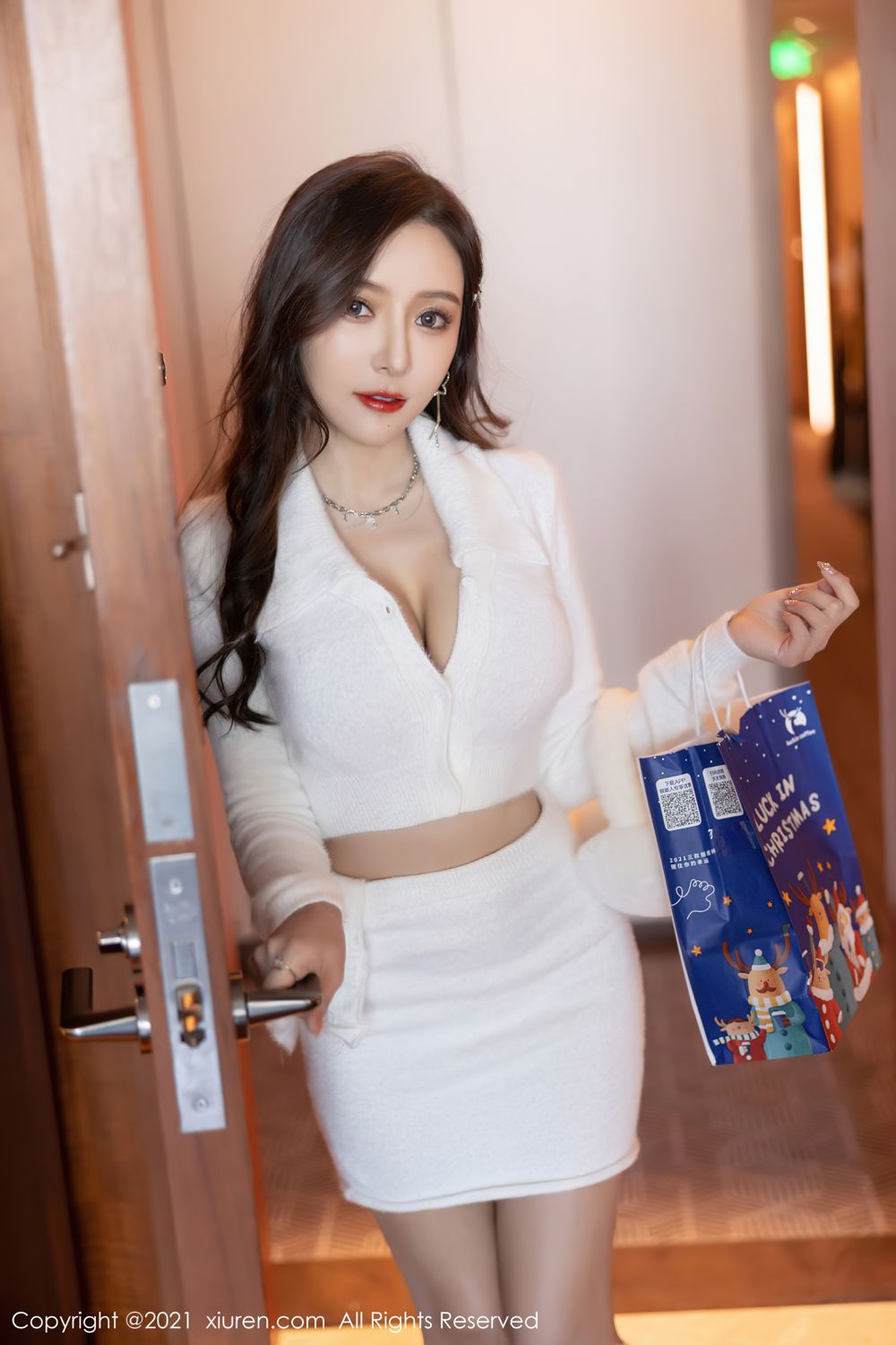 [XiuRen]高清写真图 2021.12.20 No.4359 王馨瑶yanni