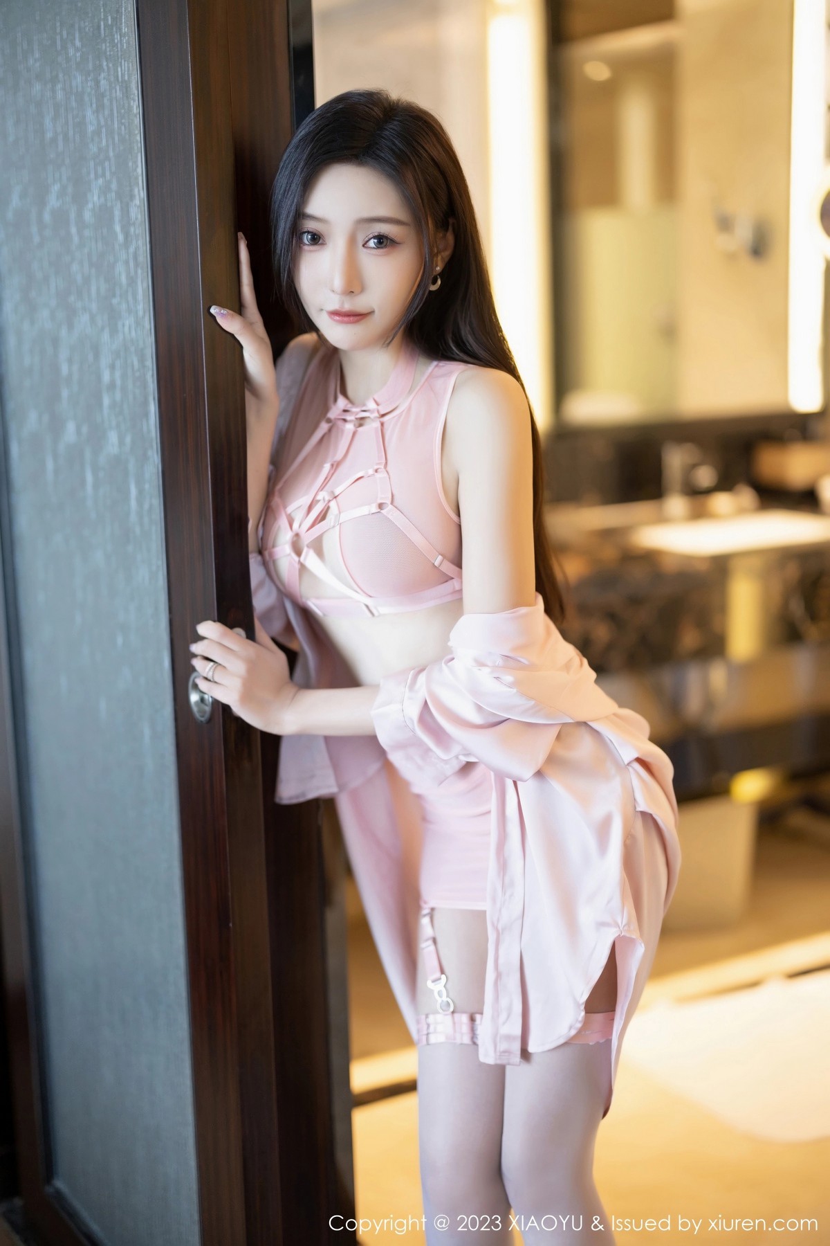 [XIAOYU]高清写真图 2023.06.01 VOL.1040 王馨瑶yanni 妩媚美腿