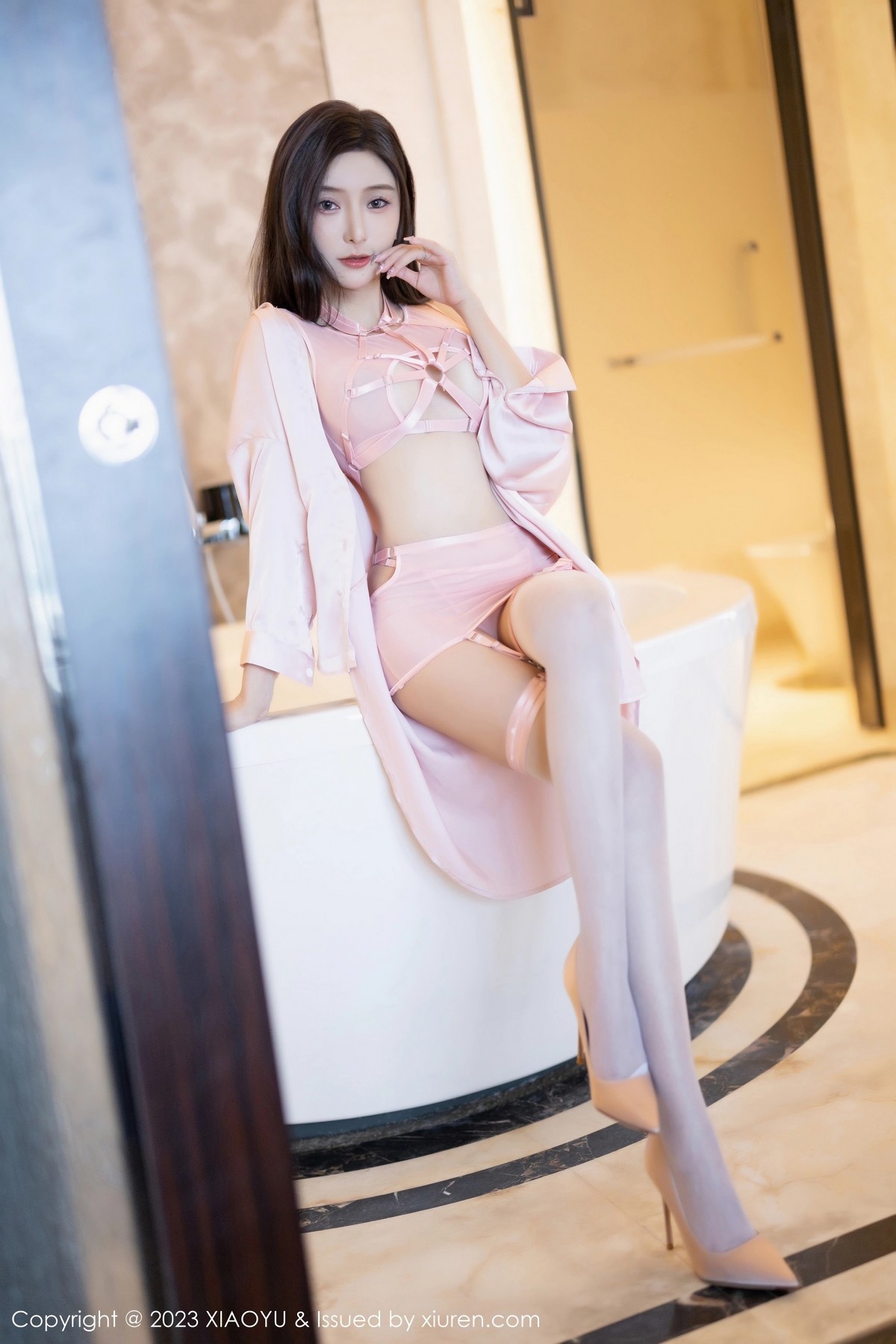 [XIAOYU]高清写真图 2023.06.01 VOL.1040 王馨瑶yanni 妩媚美腿