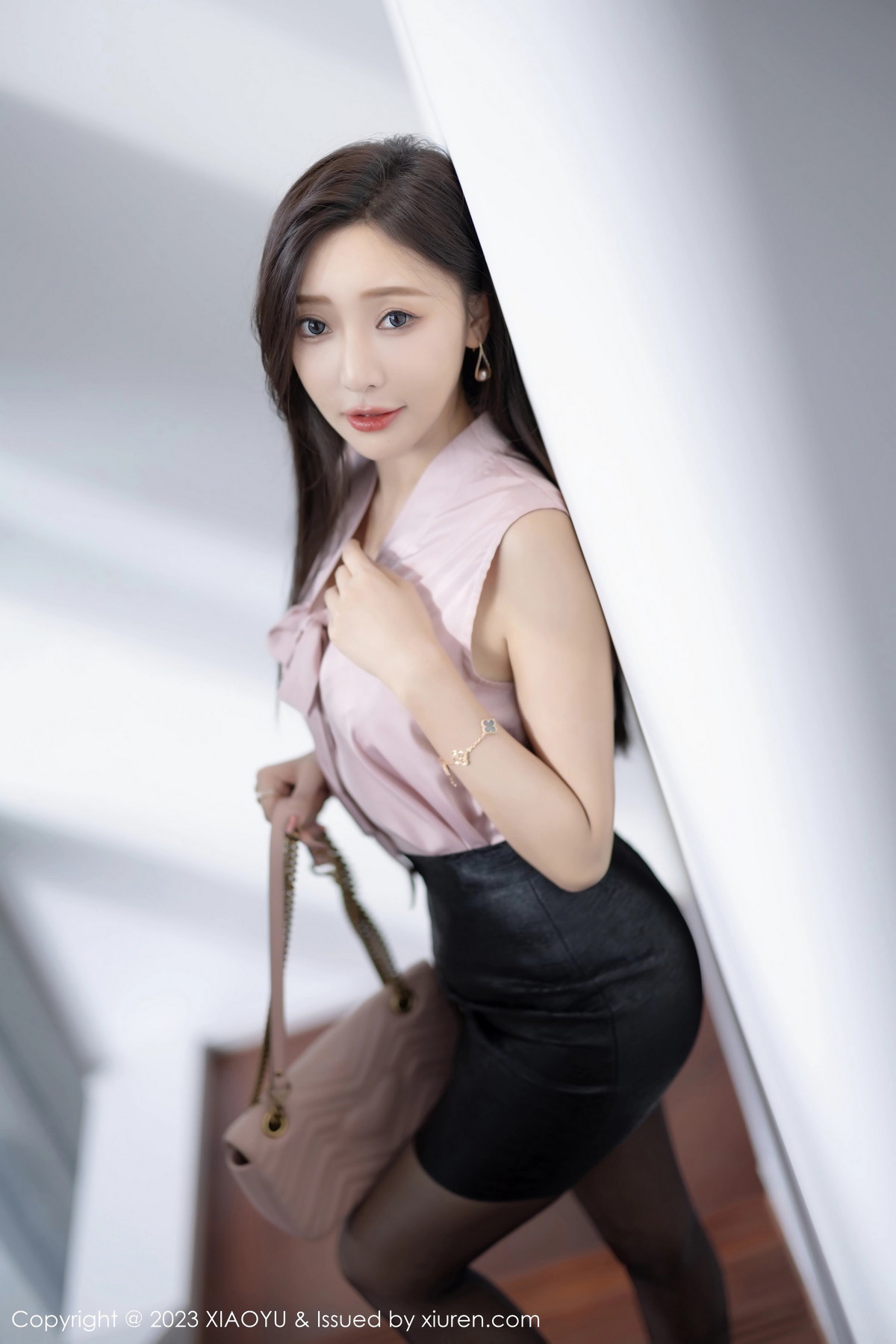[XIAOYU]高清写真图 2023.08.07 VOL.1086 王馨瑶yanni 黑丝短裙