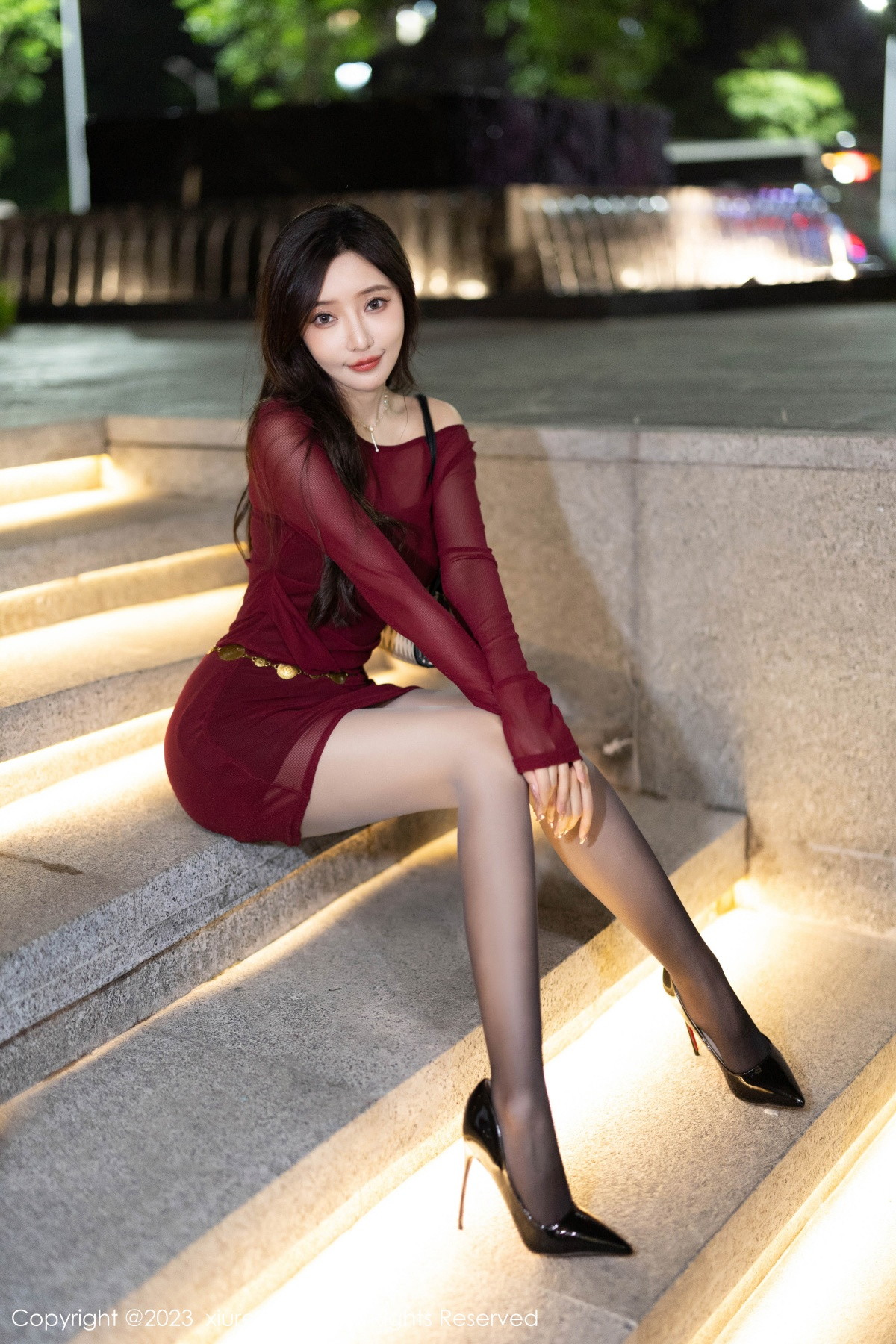 [XiuRen]高清写真图 2023.09.15 No.7400 王馨瑶yanni 黑丝美腿