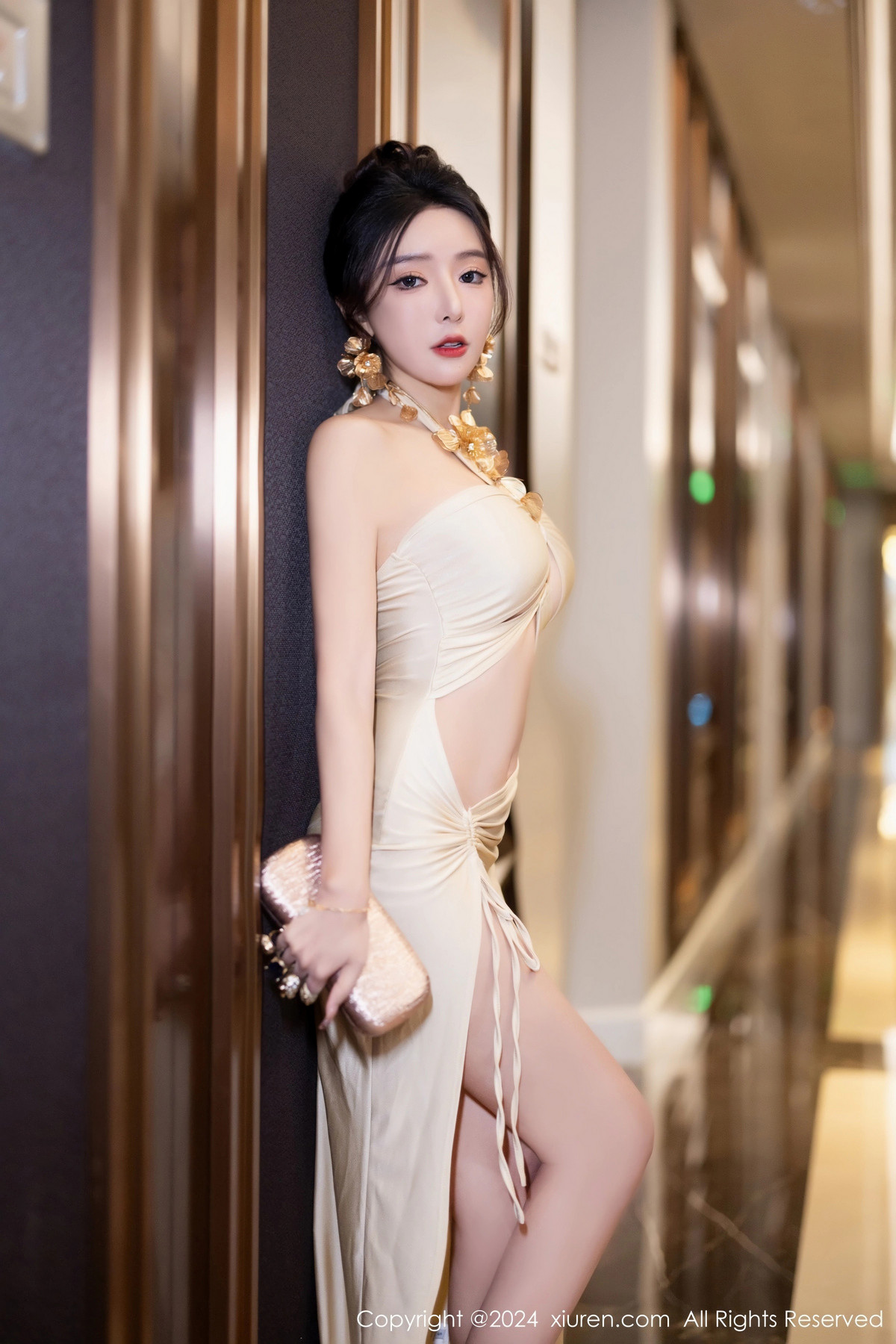 [XiuRen]高清写真图 2024.01.19 No.7991 王馨瑶yanni 长裙美臀