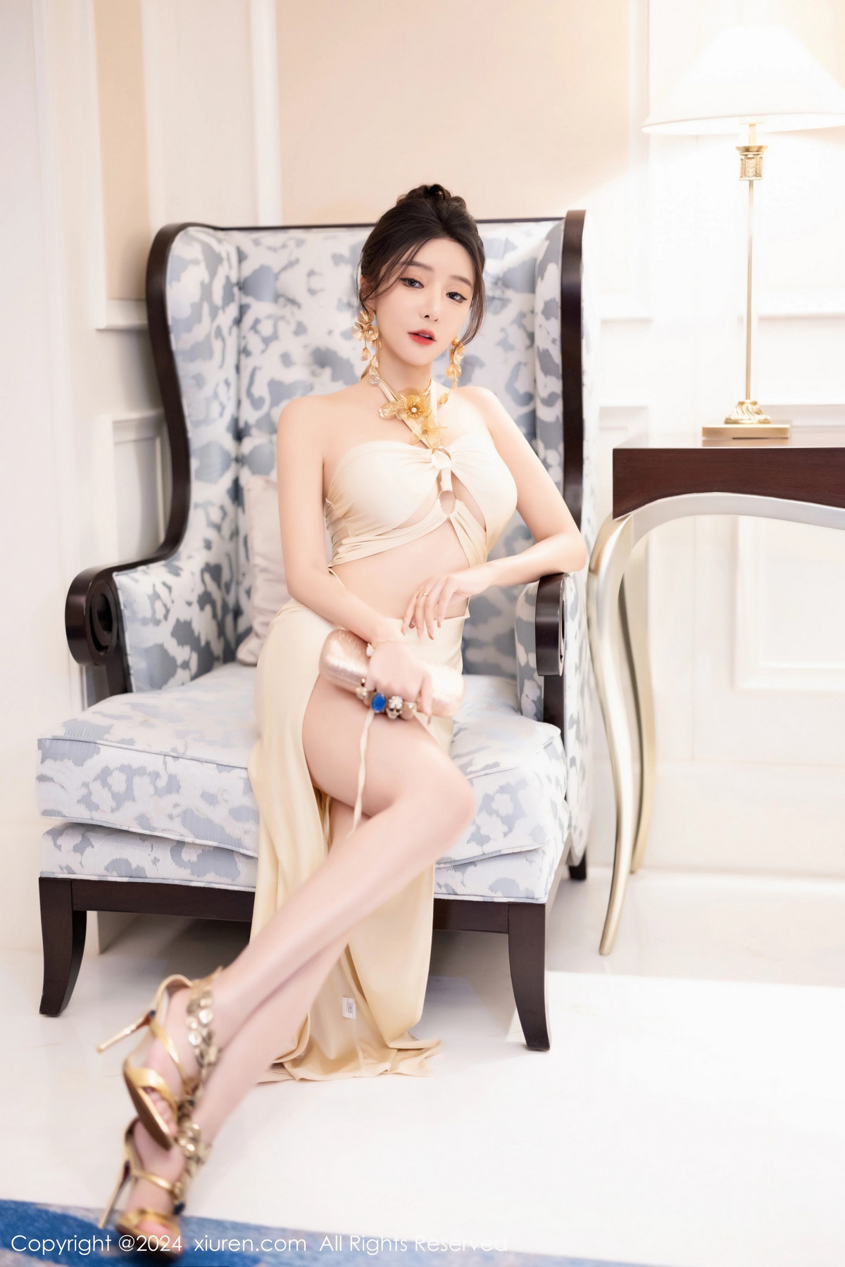 [XiuRen]高清写真图 2024.01.19 No.7991 王馨瑶yanni 长裙美臀