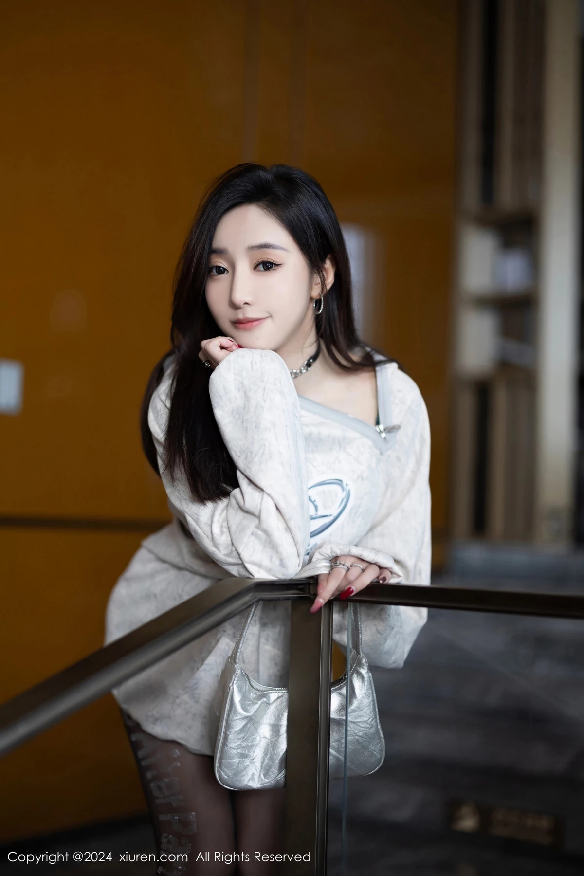 [XiuRen]高清写真图 2024.02.23 No.8135 王馨瑶yanni 美腿黑丝