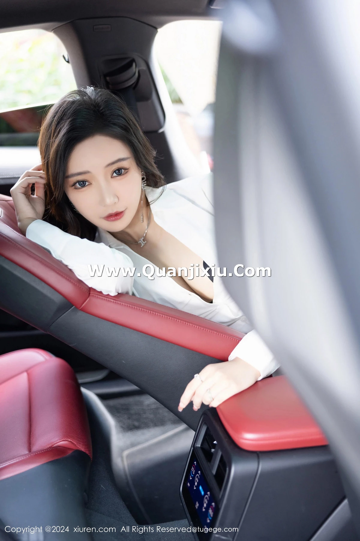 [XiuRen]高清写真图 2024.03.29 No.8314 王馨瑶yanni 黑丝美腿