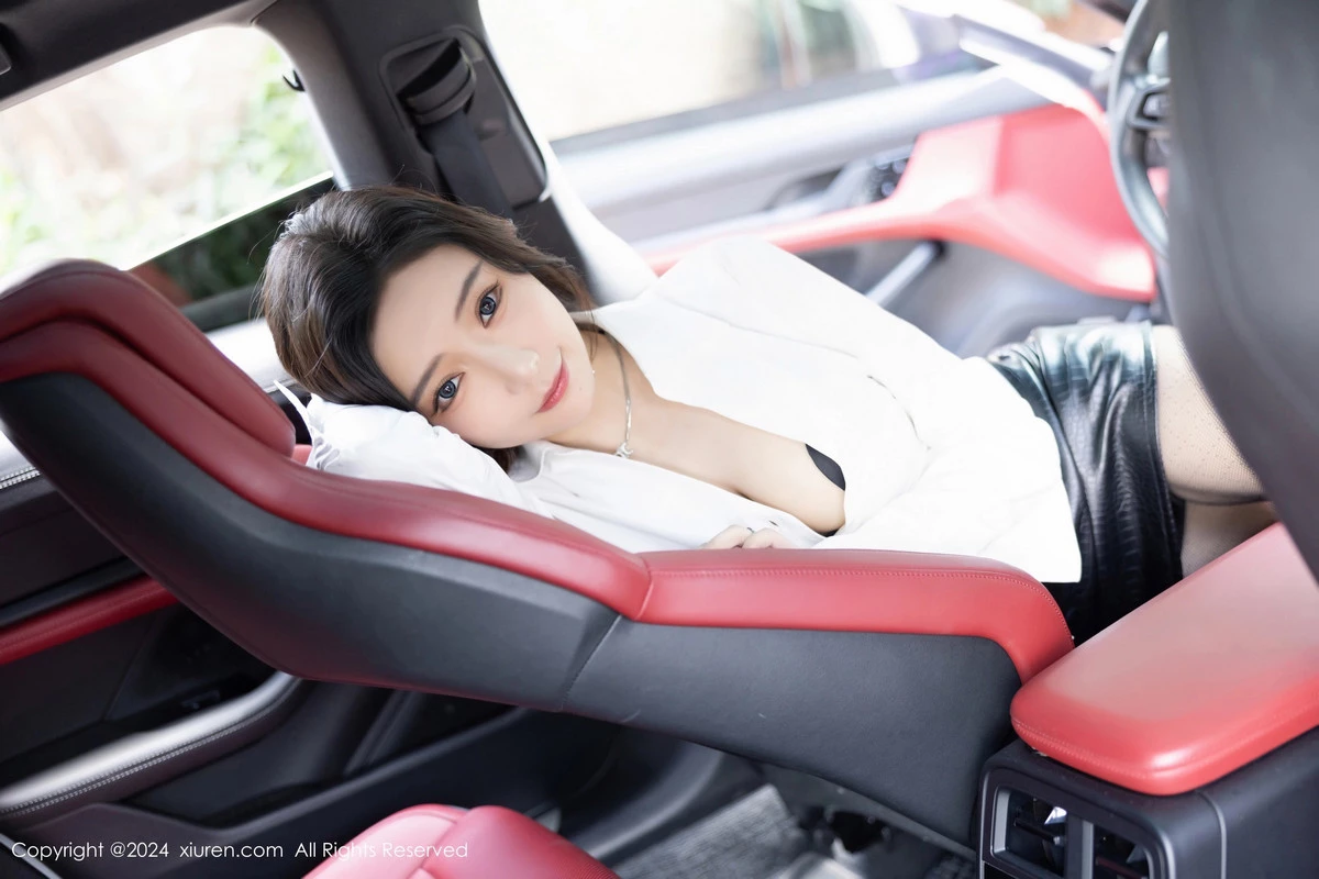 [XiuRen]高清写真图 2024.03.29 No.8314 王馨瑶yanni 黑丝美腿