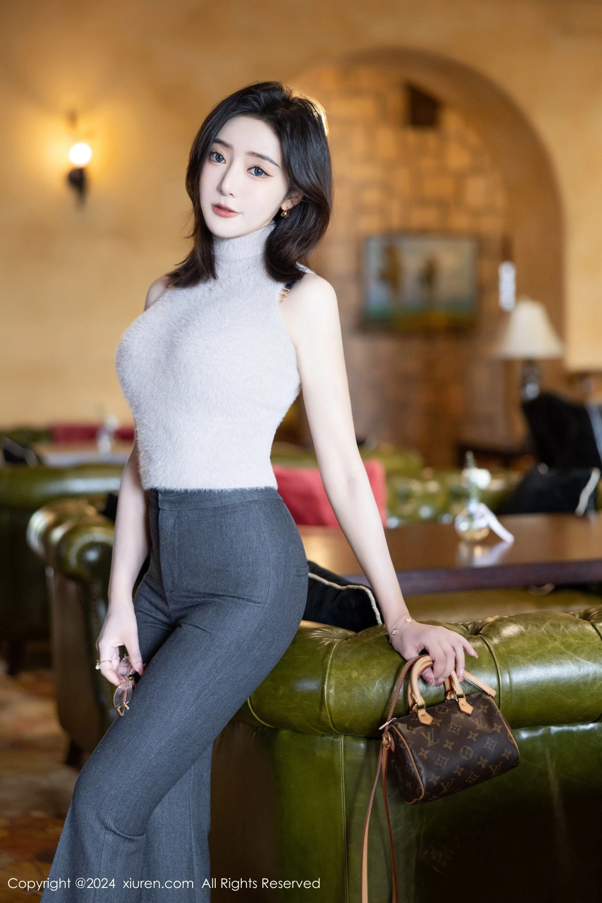 [XiuRen]高清写真图 2024.04.25 No.8451 王馨瑶yanni 黑丝美腿