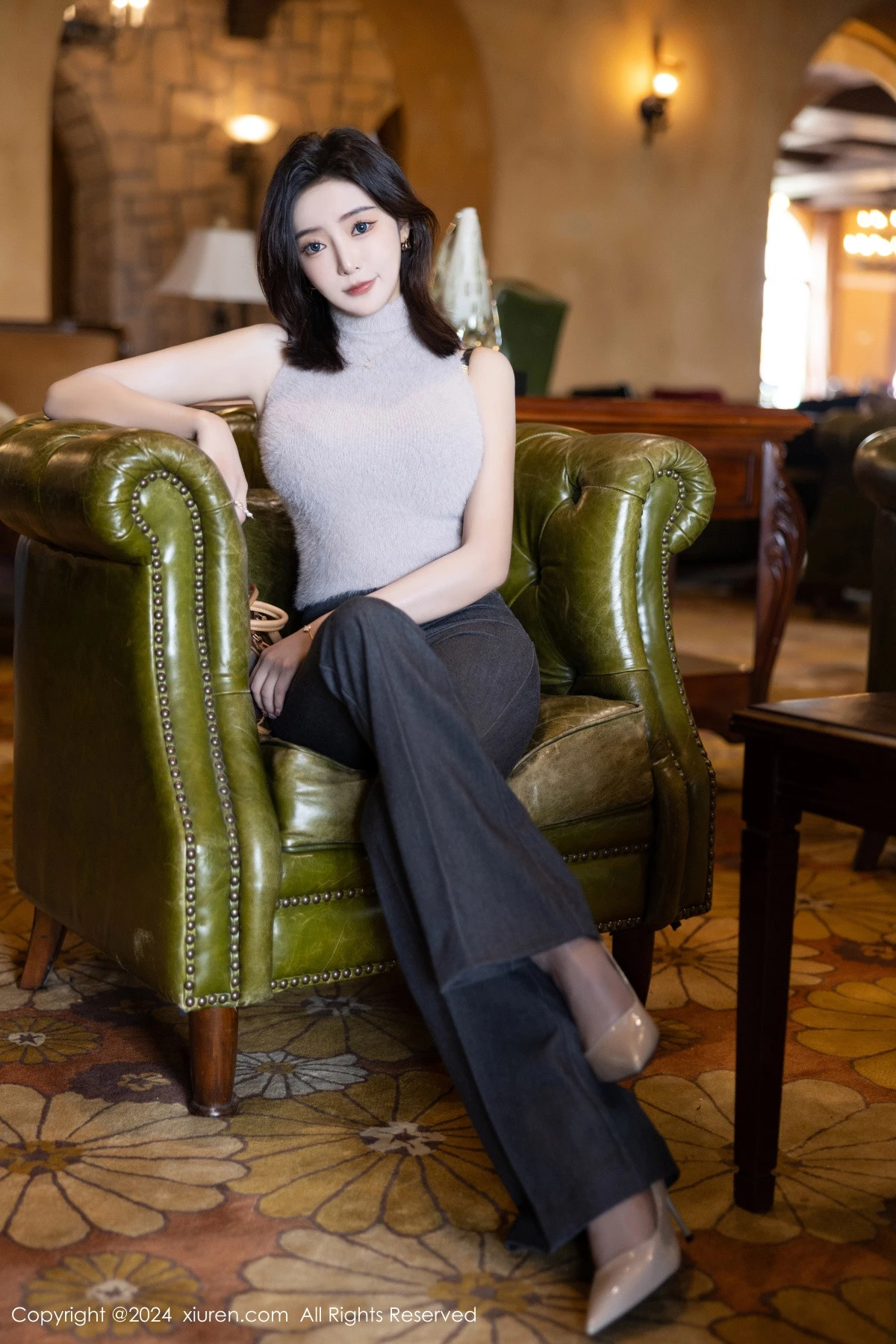 [XiuRen]高清写真图 2024.04.25 No.8451 王馨瑶yanni 黑丝美腿
