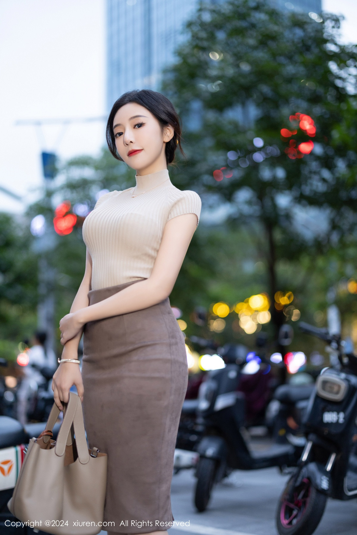 [XiuRen]高清写真图 2024.06.21 No.8741 王馨瑶yanni 丝袜美腿