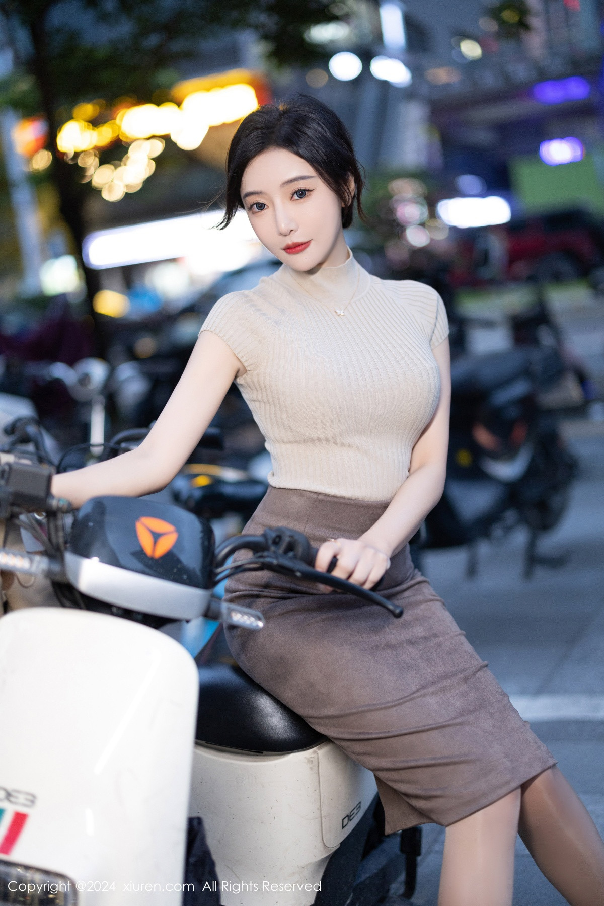 [XiuRen]高清写真图 2024.06.21 No.8741 王馨瑶yanni 丝袜美腿