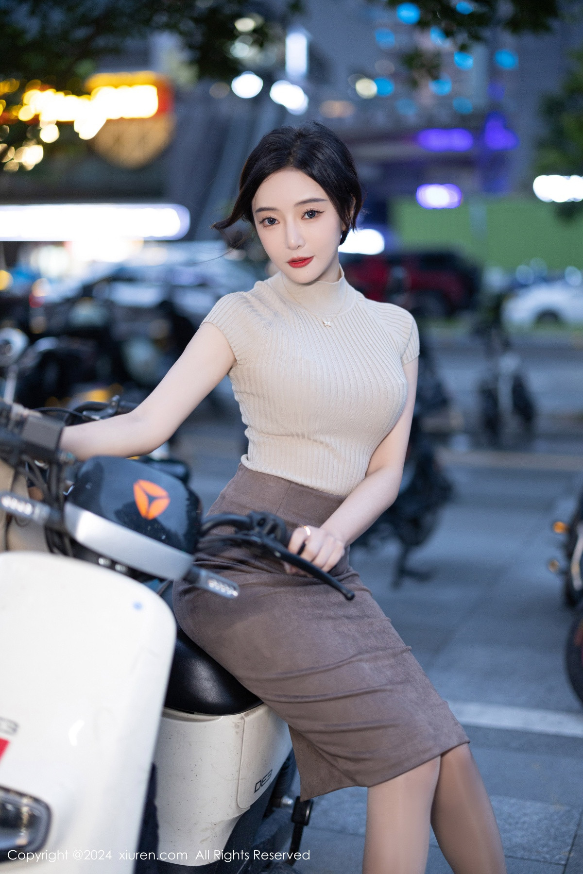 [XiuRen]高清写真图 2024.06.21 No.8741 王馨瑶yanni 丝袜美腿