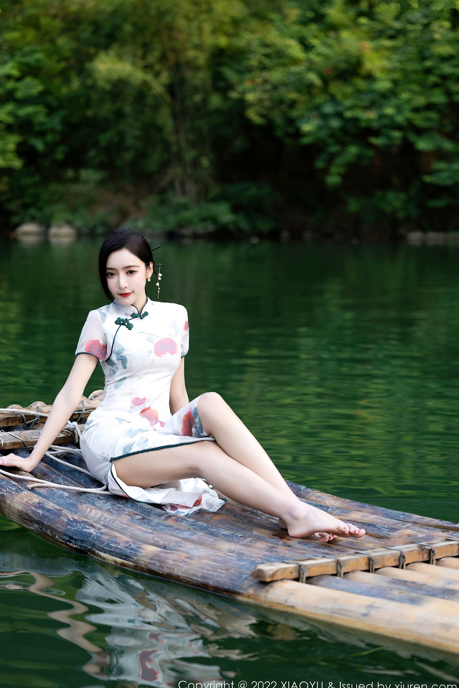 XiaoYu语画界-872-王馨瑶-杭州旅拍：古典旗袍与性感蕾丝私房照，曼妙身姿尽显诱惑美腿，高颜值气质女神佳作