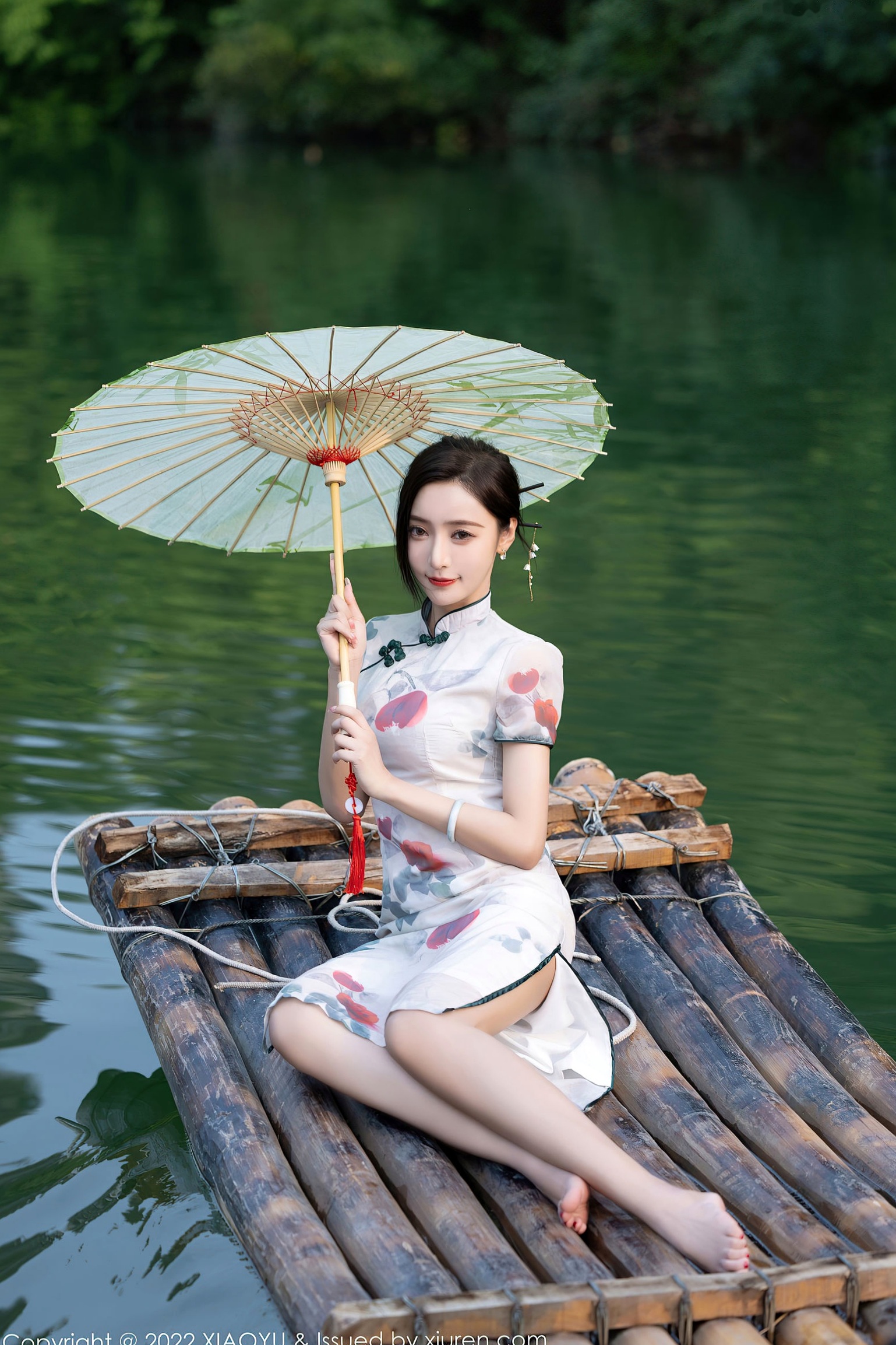 XiaoYu语画界-872-王馨瑶-杭州旅拍：古典旗袍与性感蕾丝私房照，曼妙身姿尽显诱惑美腿，高颜值气质女神佳作