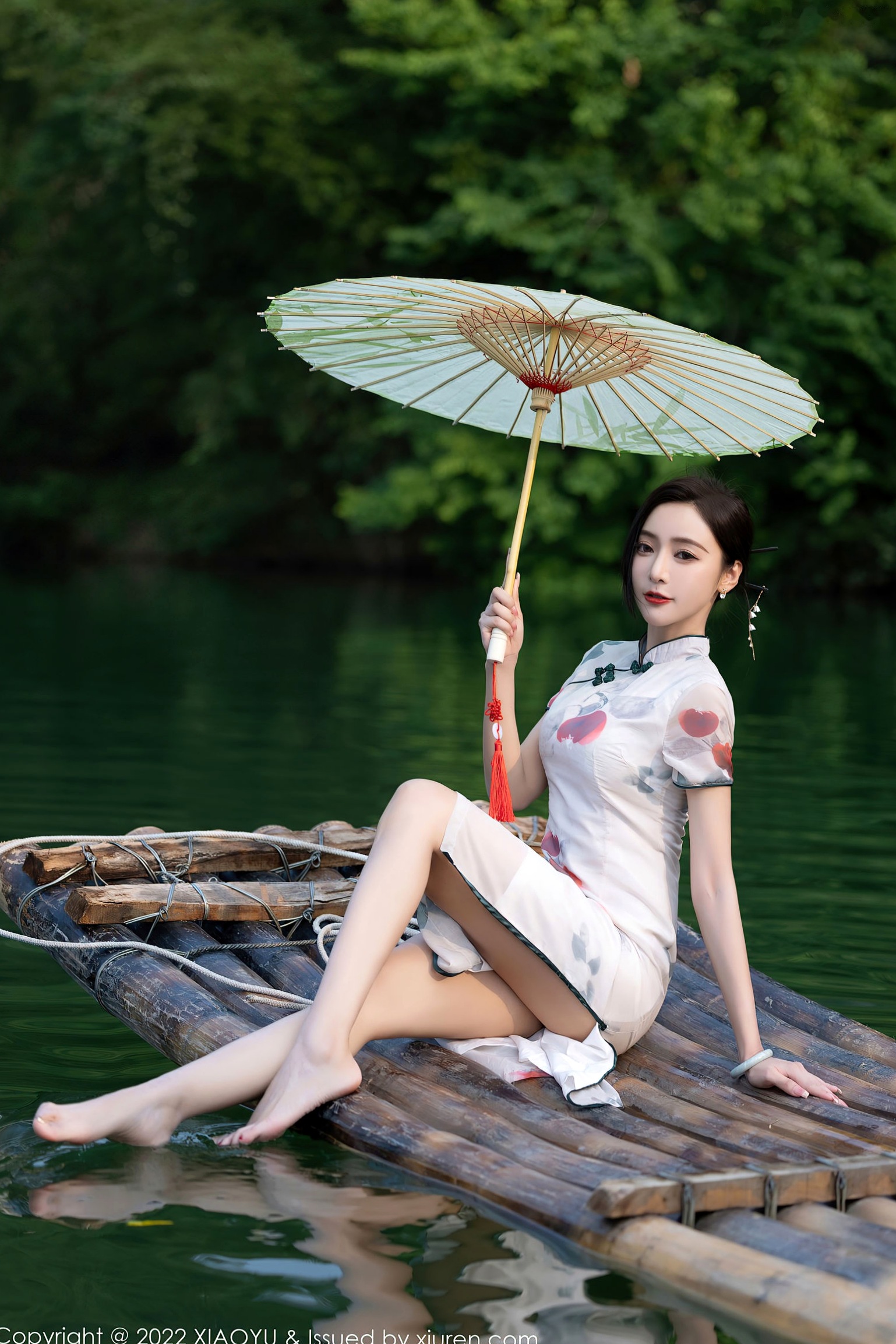 XiaoYu语画界-872-王馨瑶-杭州旅拍：古典旗袍与性感蕾丝私房照，曼妙身姿尽显诱惑美腿，高颜值气质女神佳作